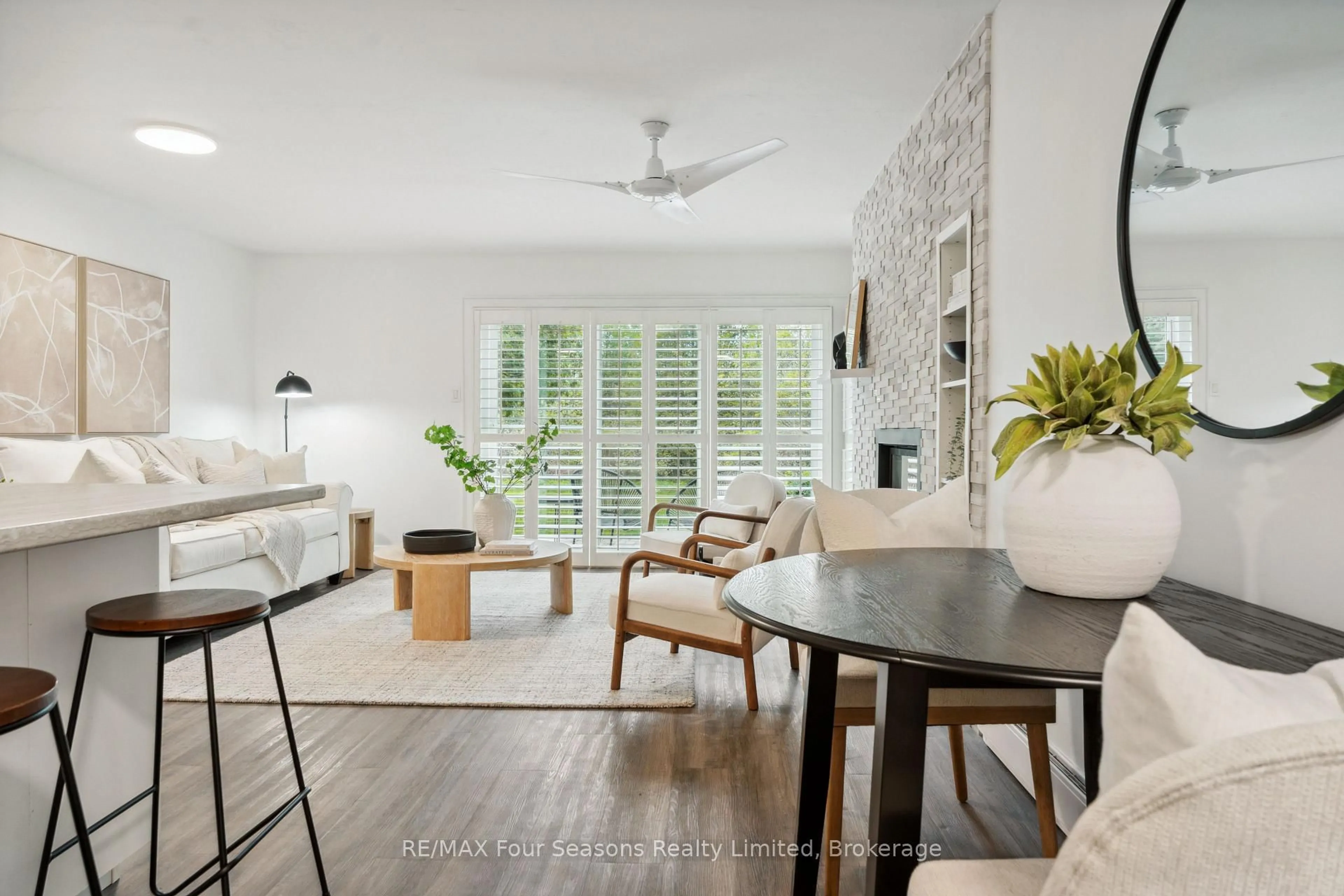 Living room with furniture, unknown for 44 Trott Blvd #7, Collingwood Ontario L9Y 5B7