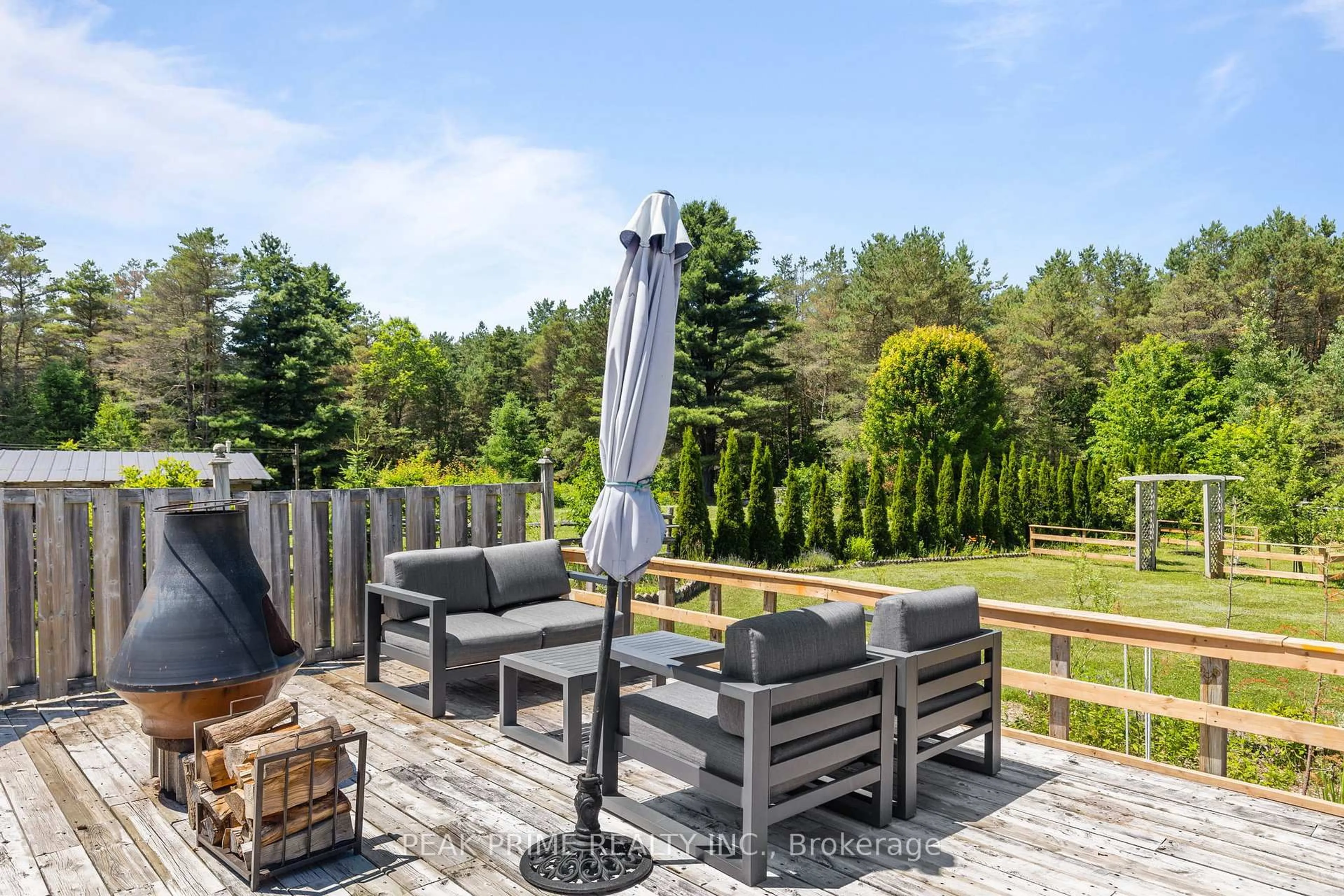 Patio, forest/trees view for 5502 SUNNIDALE TOSORONTIO TOWNLINE, Clearview Ontario L0M 1N0
