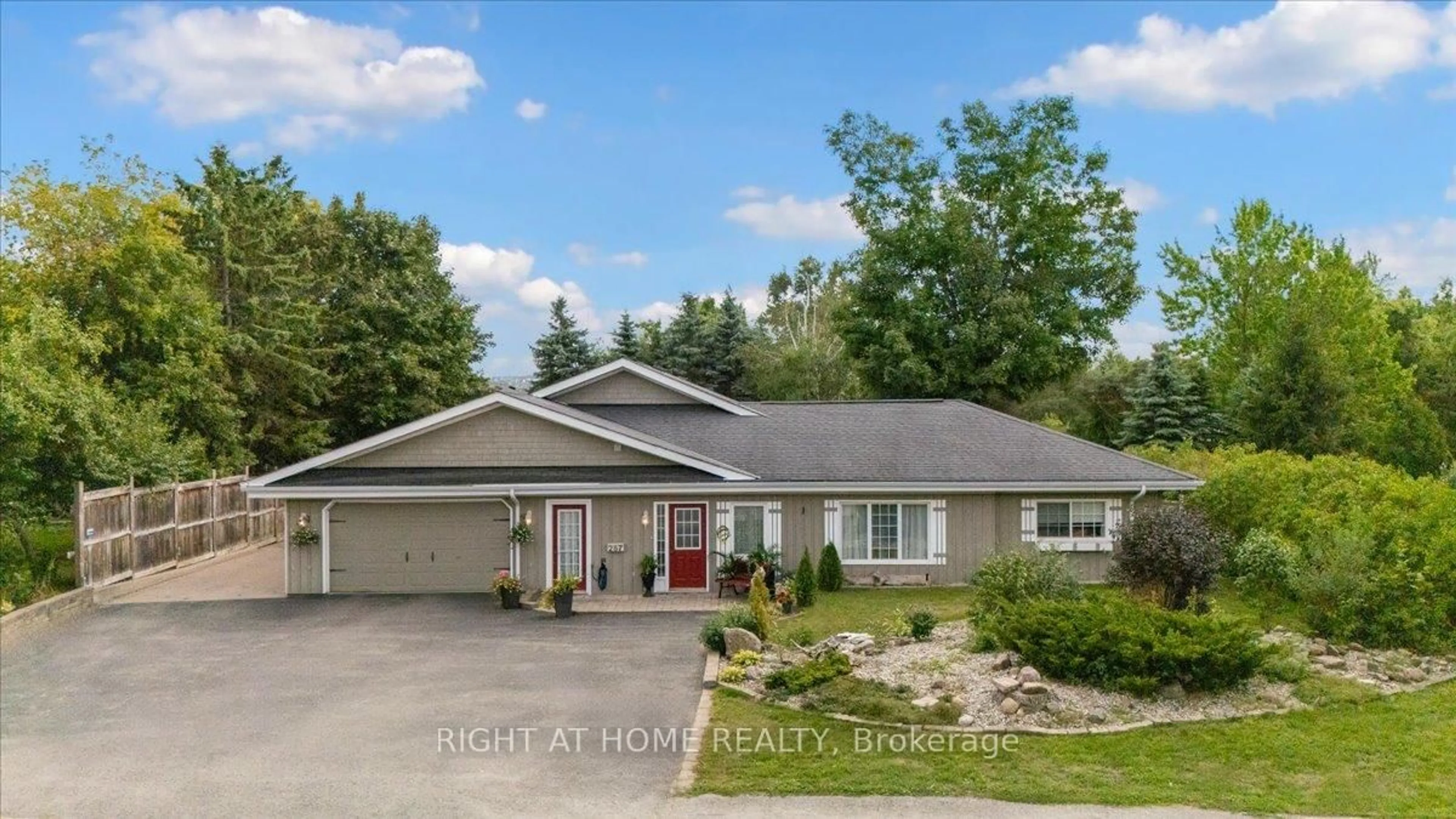 Home with vinyl exterior material, street for 287 Edgehill Dr, Barrie Ontario L4N 9X5