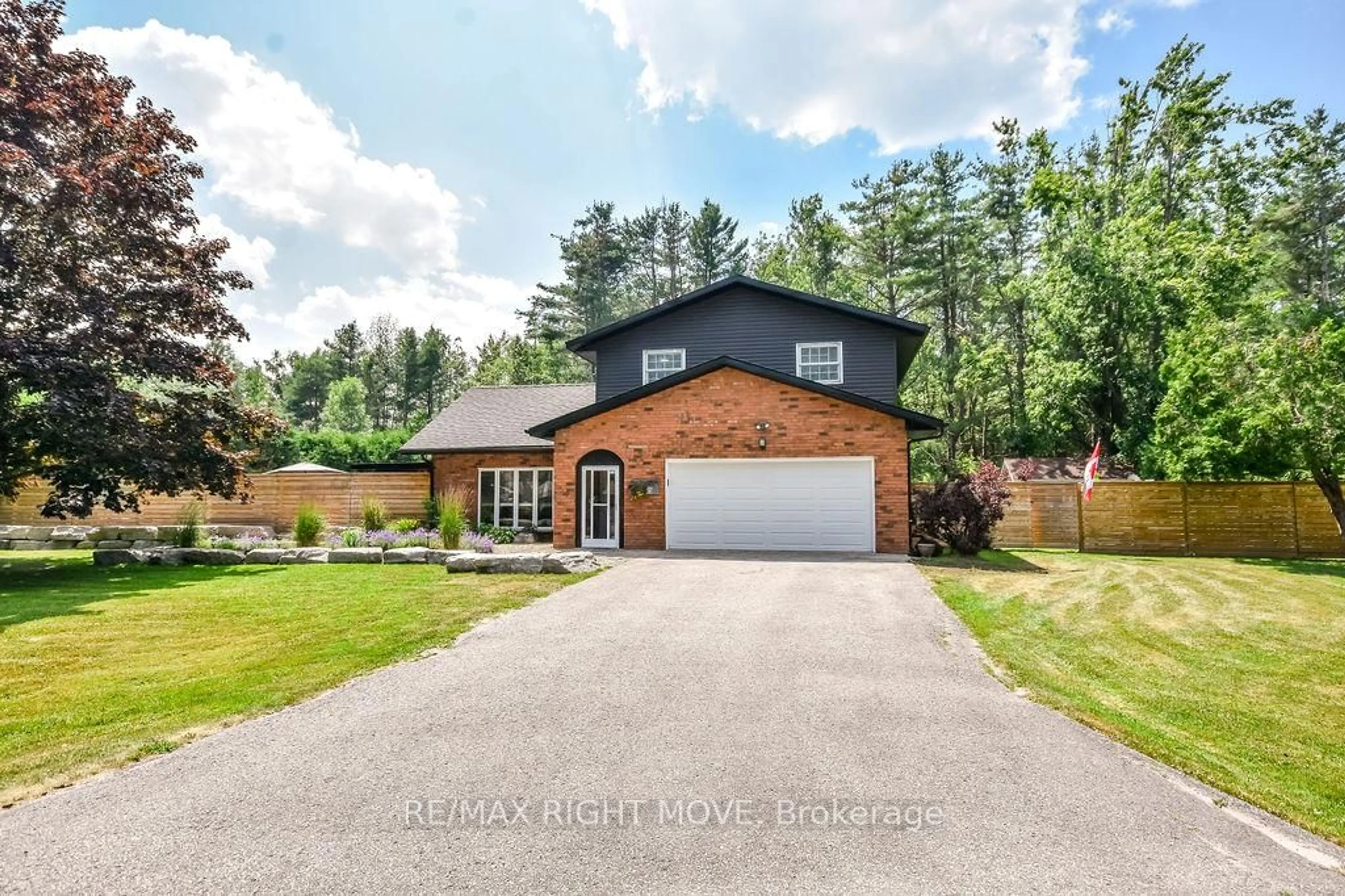 A pic from outside/outdoor area/front of a property/back of a property/a pic from drone, unknown for 4278 WILSON POINT Rd, Severn Ontario L3V 7E1