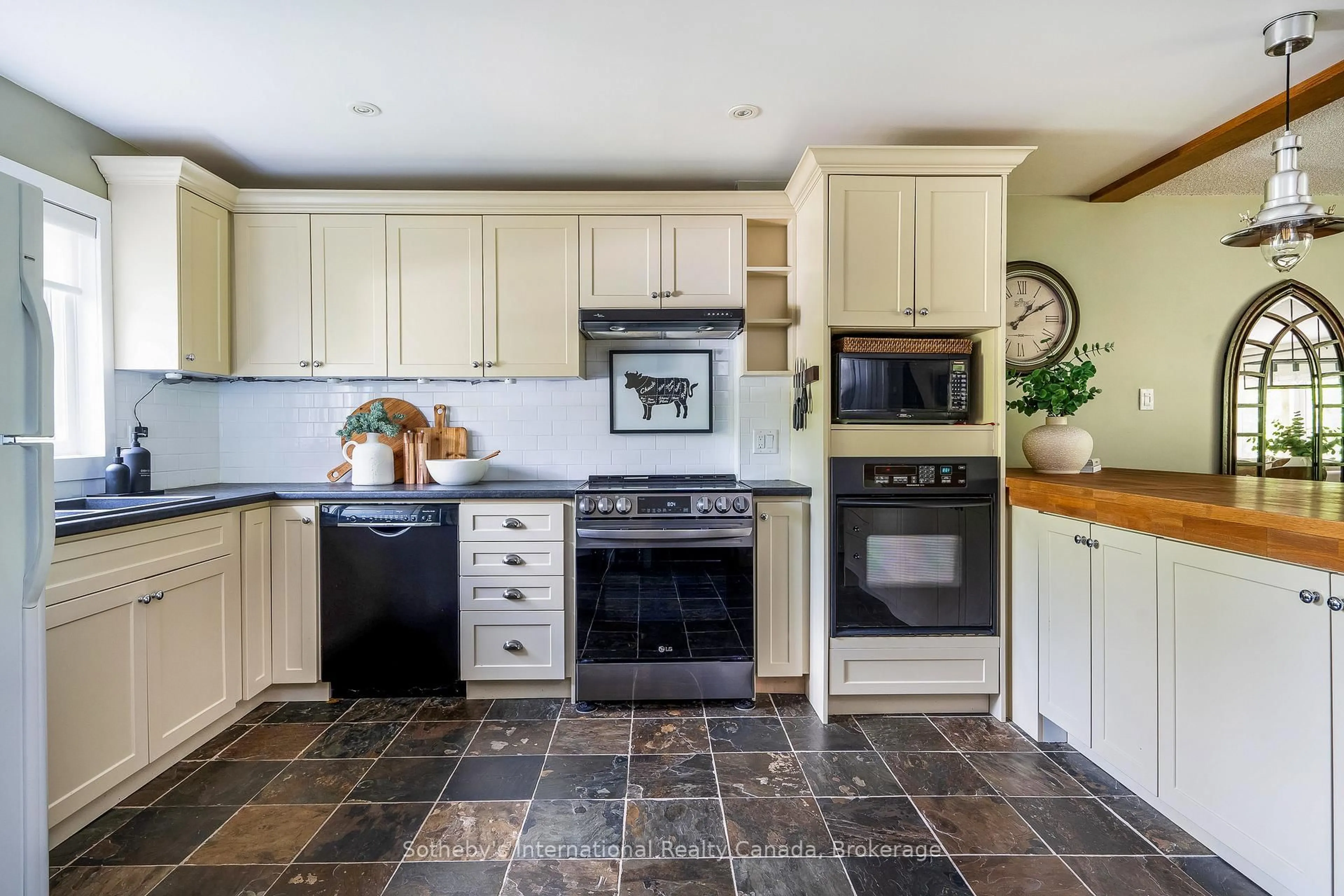 Unknown for 562 Oxbow Cres, Collingwood Ontario L9Y 5B4