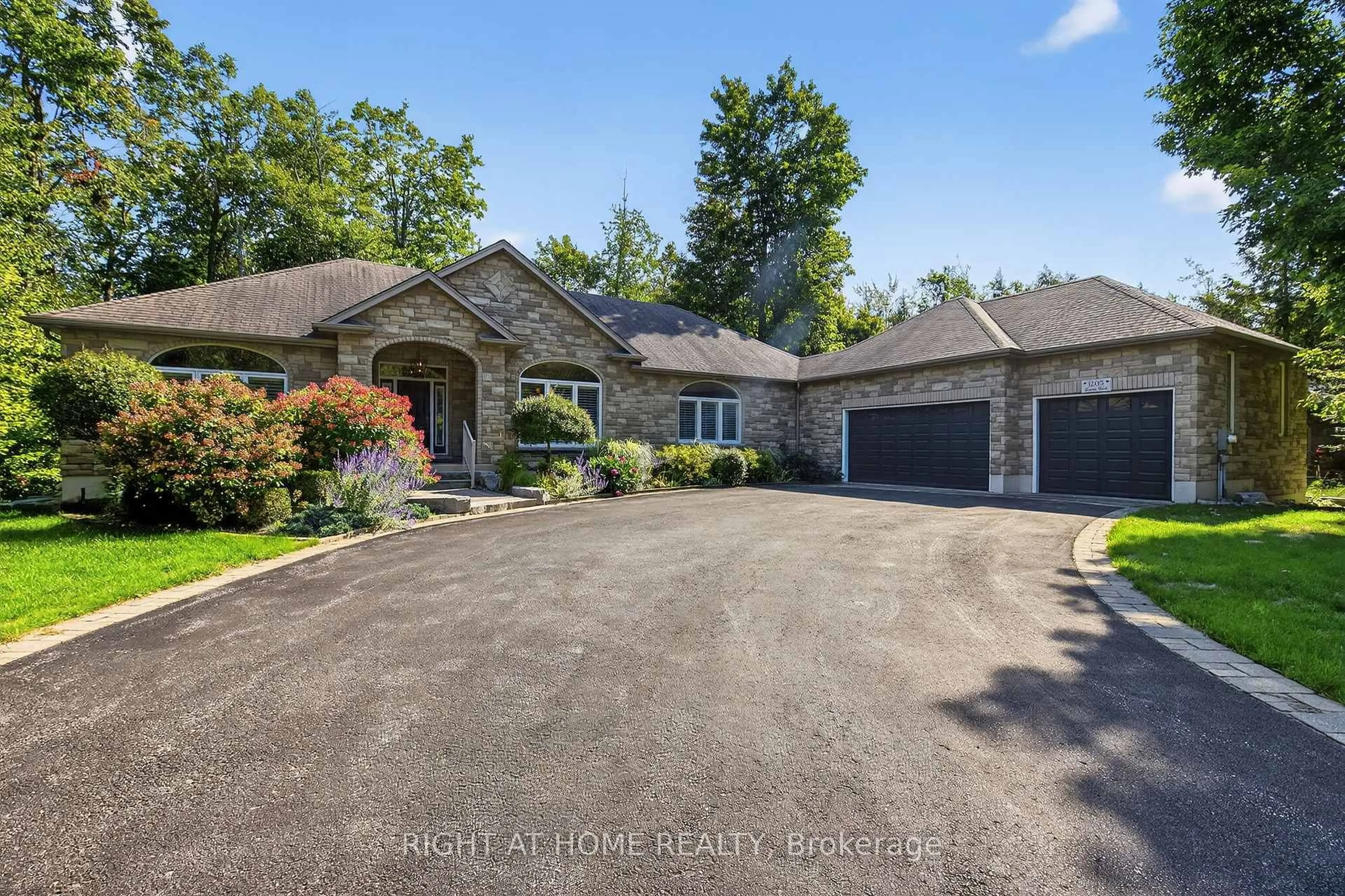 A pic from outside/outdoor area/front of a property/back of a property/a pic from drone, unknown for 1205 Seadon Rd, Springwater Ontario L9X 1V5