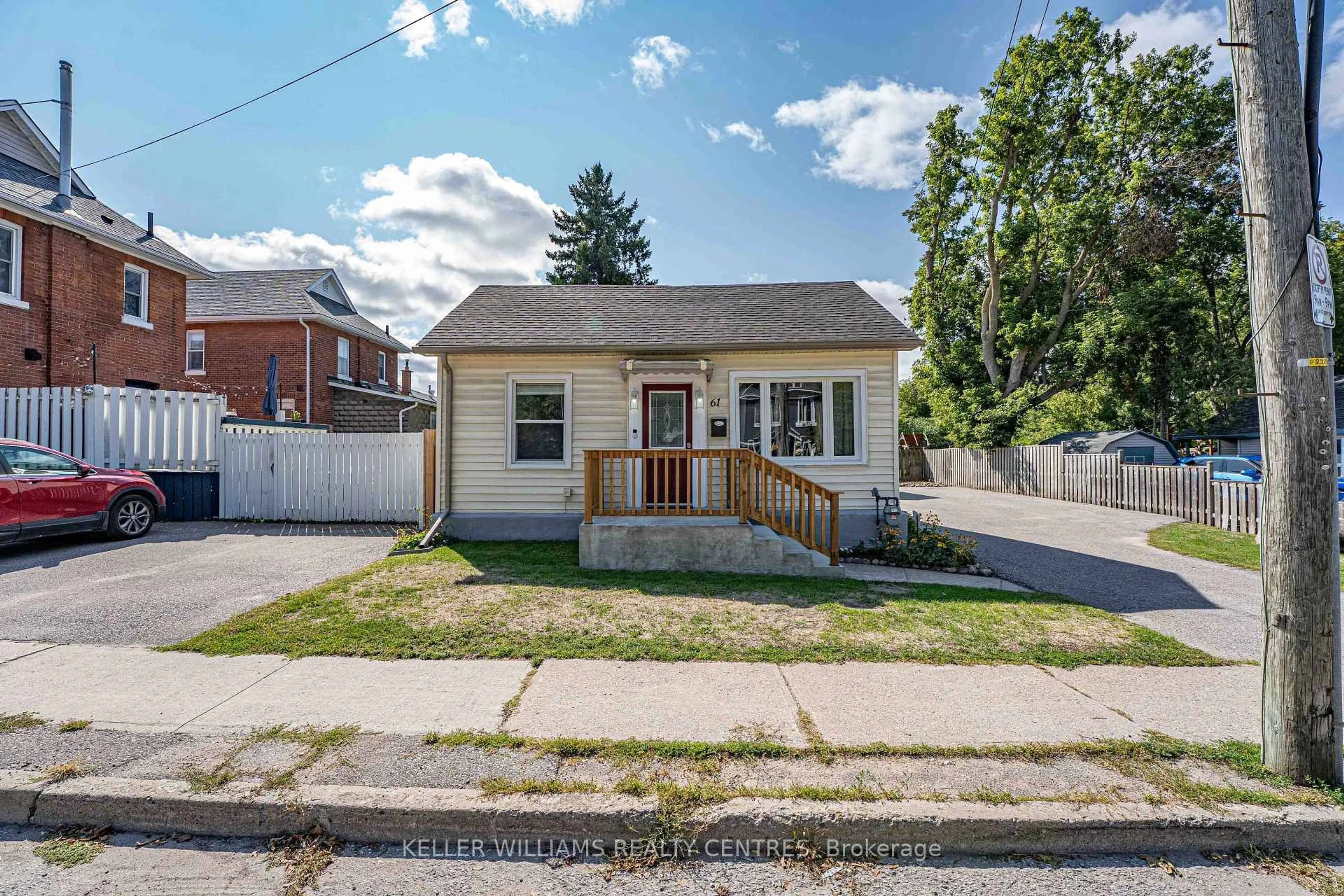 Home with brick exterior material, street for 61 Victoria St, Barrie Ontario L4N 2H8