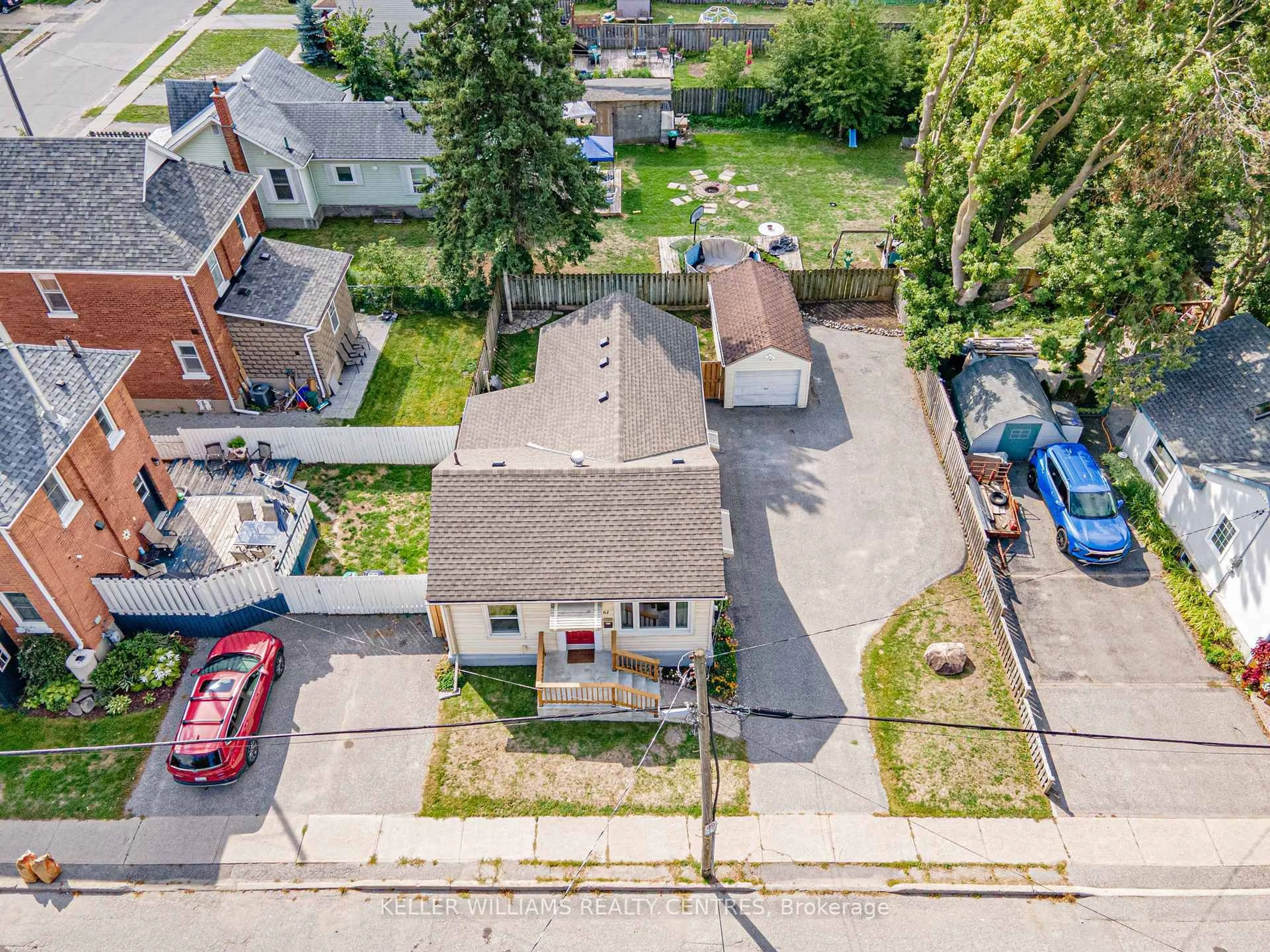 A pic from outside/outdoor area/front of a property/back of a property/a pic from drone, street for 61 Victoria St, Barrie Ontario L4N 2H8