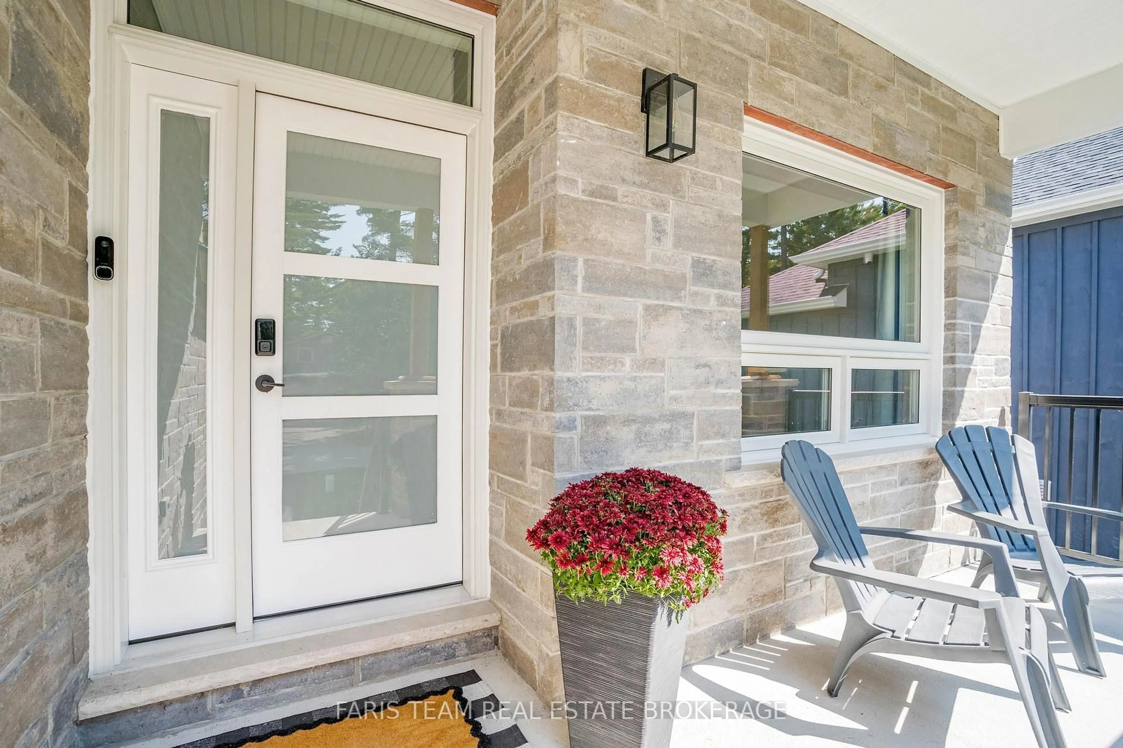 Indoor entryway for 23 49th St, Wasaga Beach Ontario L9Z 1Y2