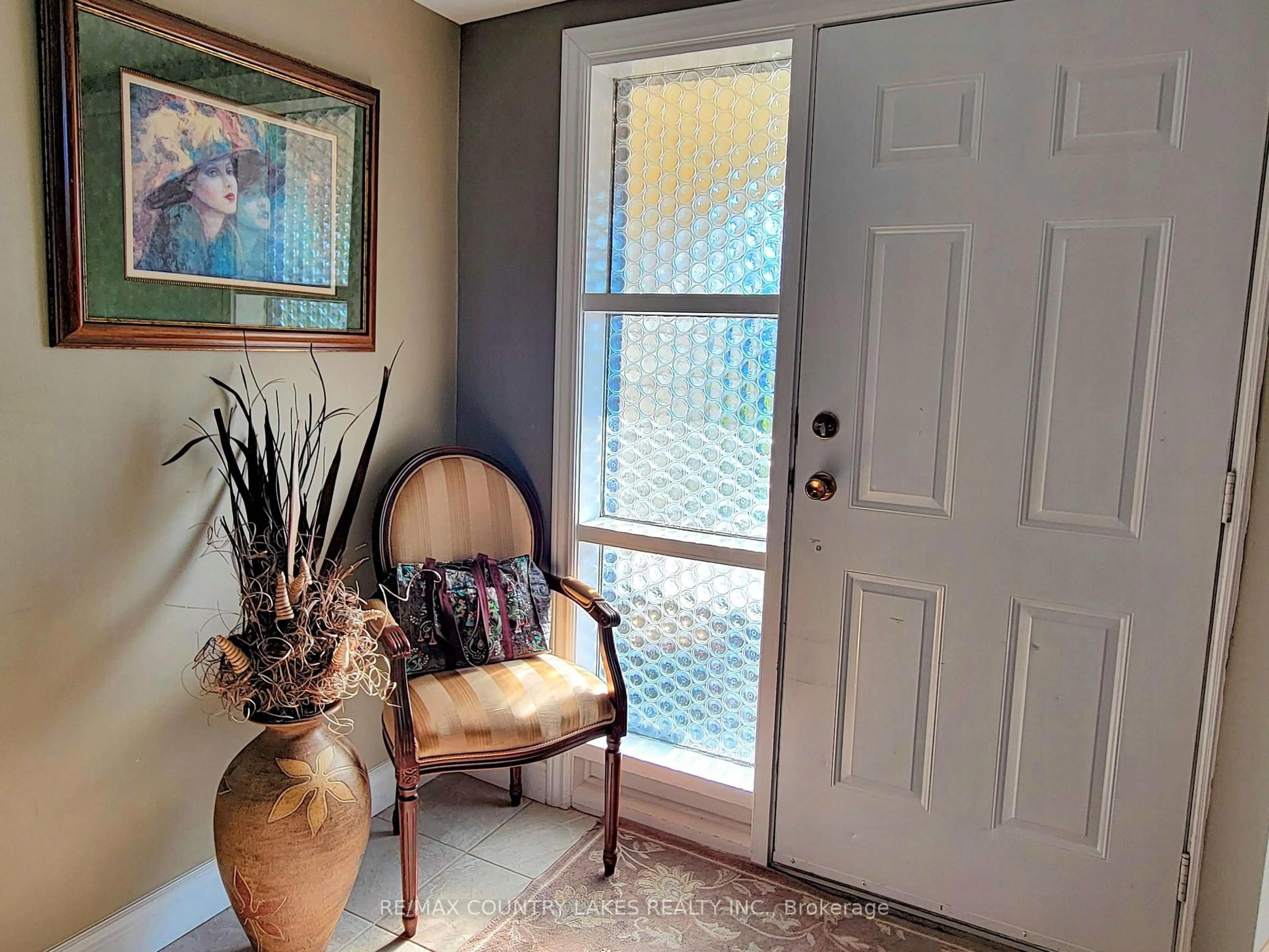 Indoor entryway for 4 Paradise Blvd #11, Ramara Ontario L0K 1B0