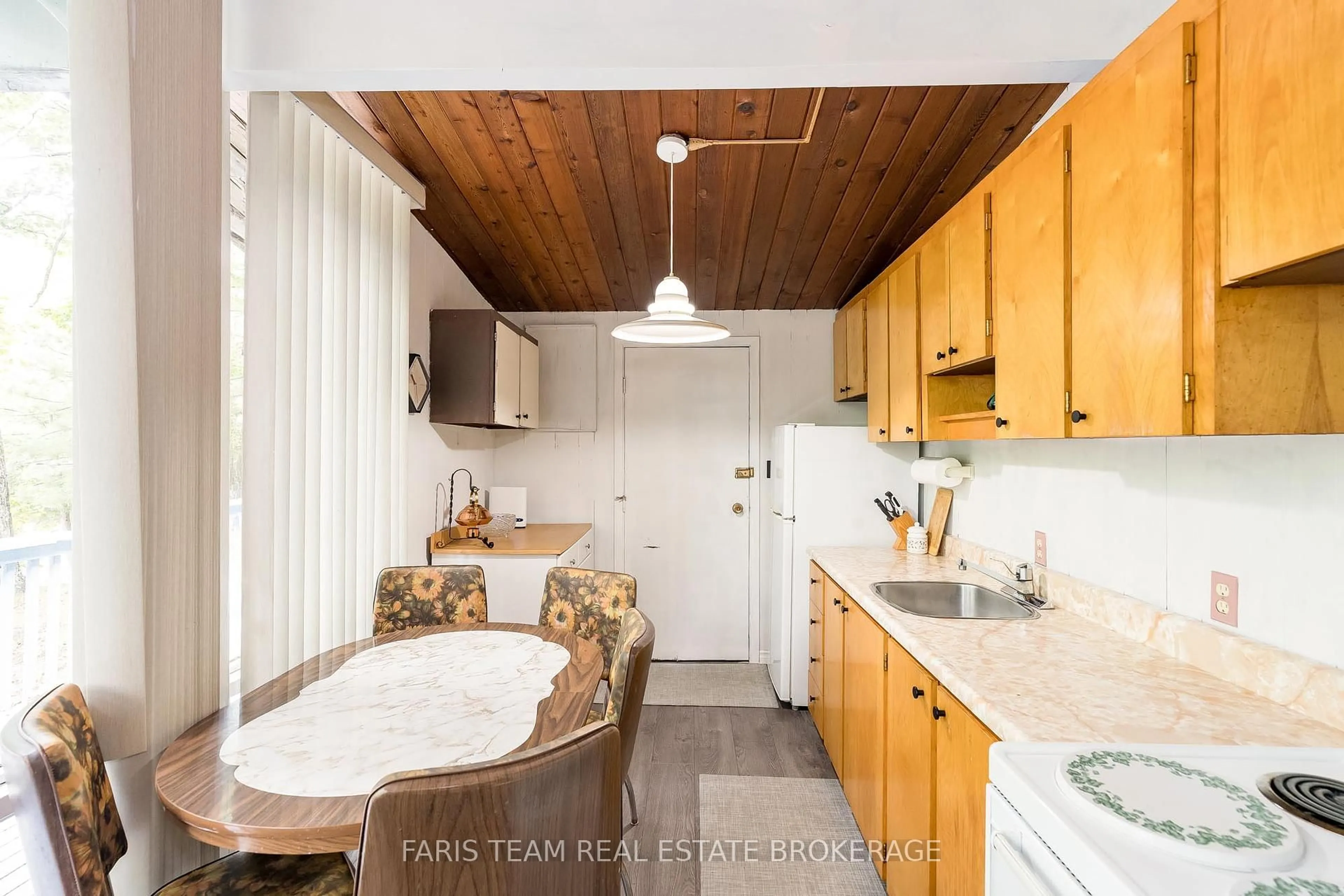 Open concept kitchen, unknown for 1321 Tiny Beaches Rd, Tiny Ontario L9M 0H3