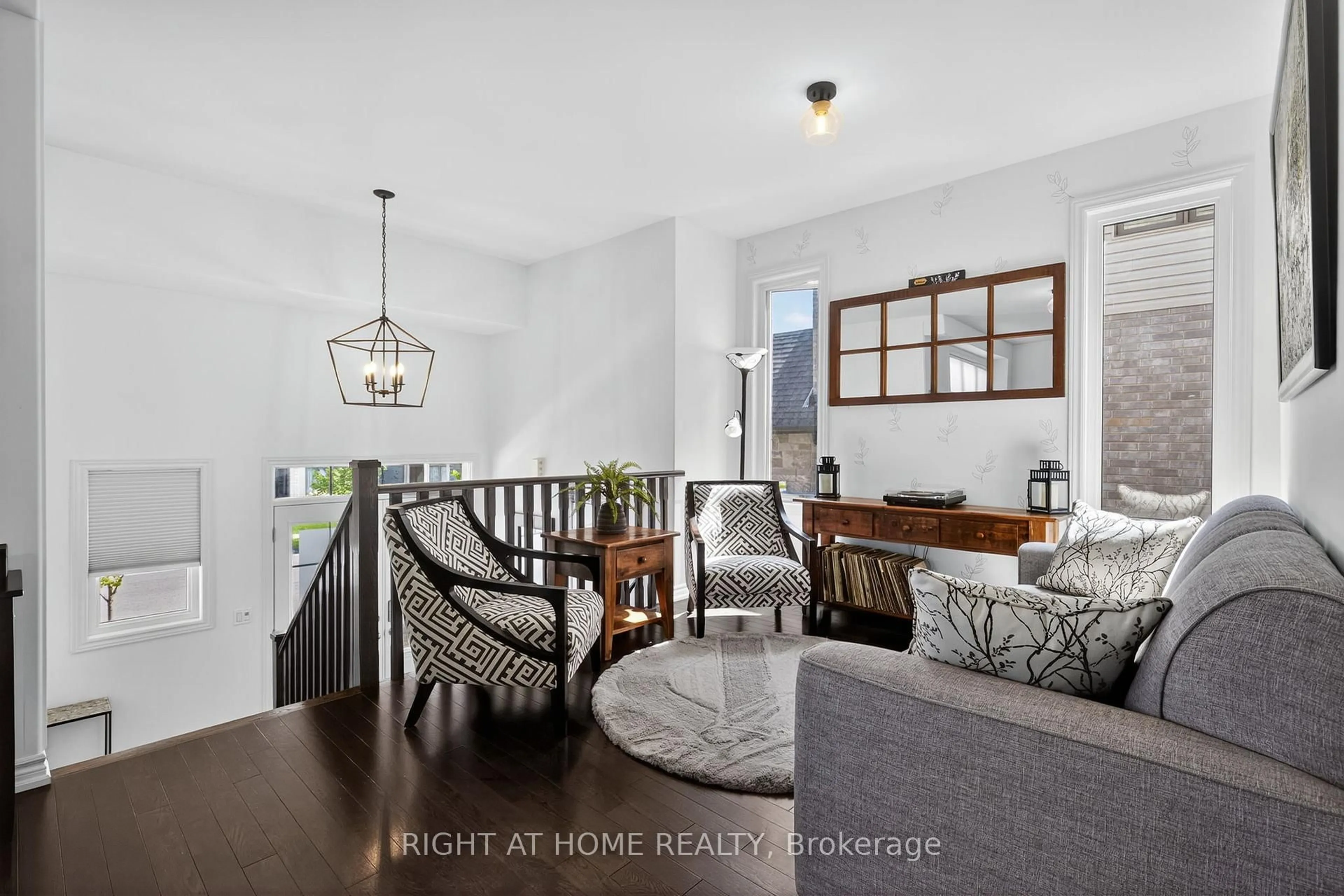 Living room with furniture, unknown for 3114 Monarch Dr, Orillia Ontario L3V 8K3