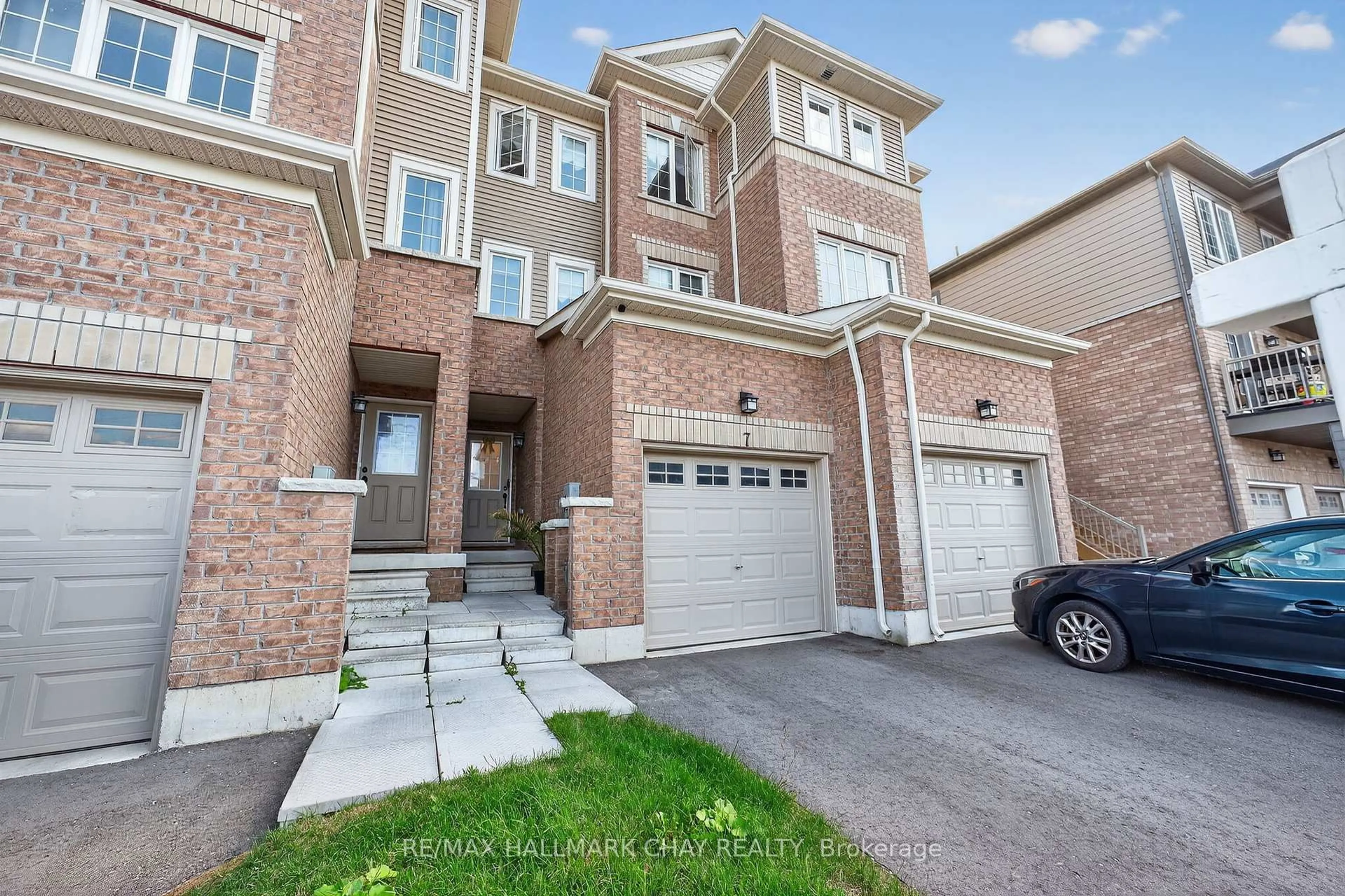 Home with brick exterior material, street for 7 Tobias Lane, Barrie Ontario L9J 0T8