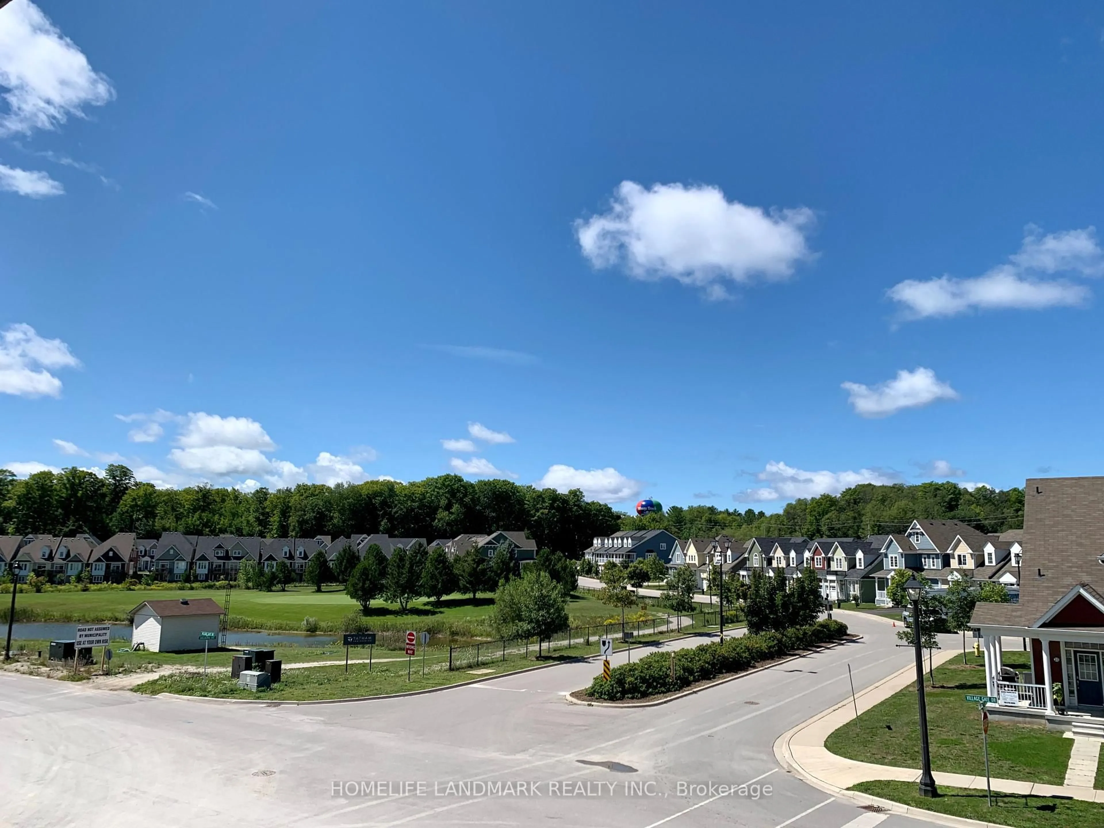A pic from outside/outdoor area/front of a property/back of a property/a pic from drone, mountain view for 30 Village Gate Dr, Wasaga Beach Ontario L9Z 0J7