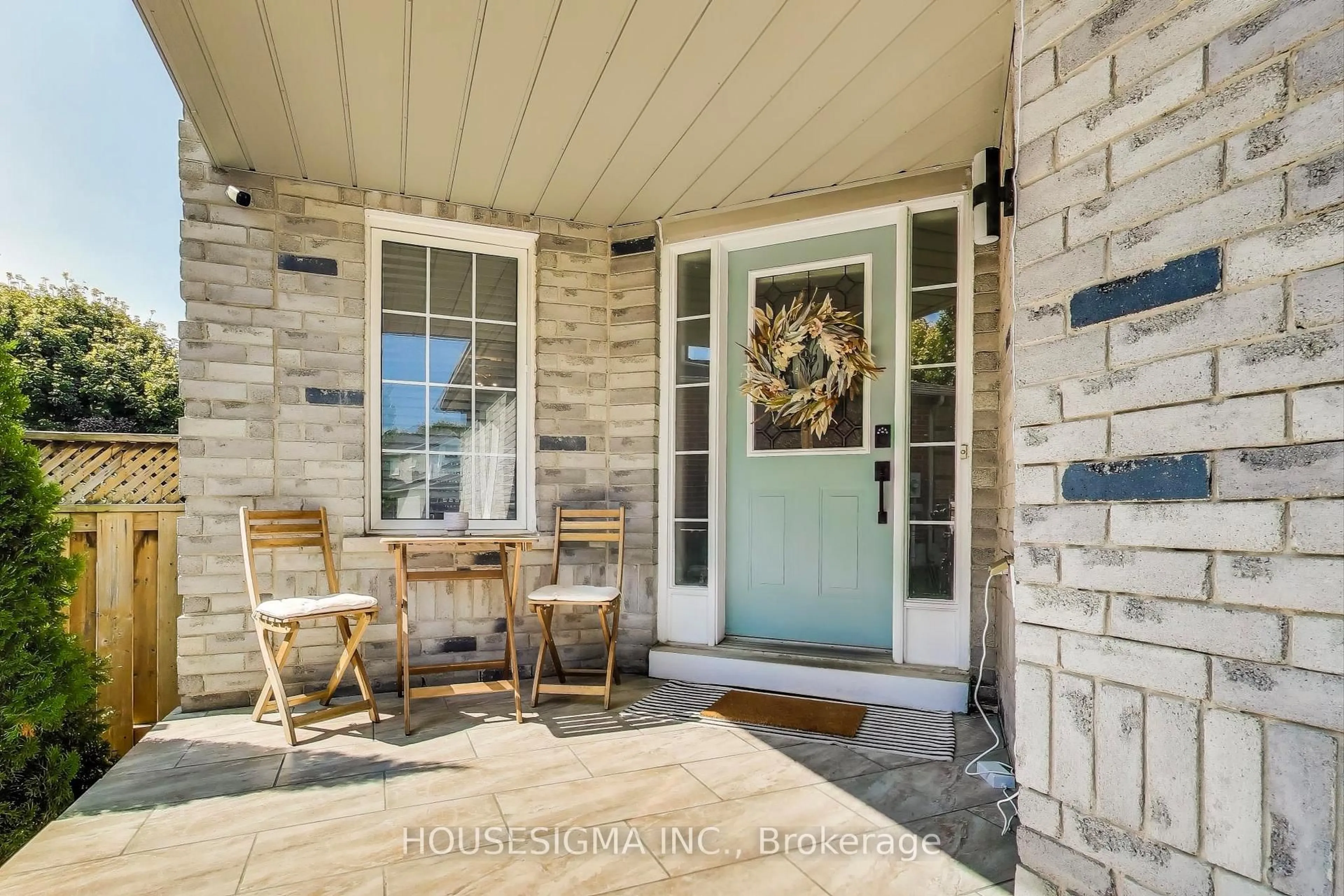 Indoor entryway for 155 Cunningham Dr, Barrie Ontario L4N 5R3