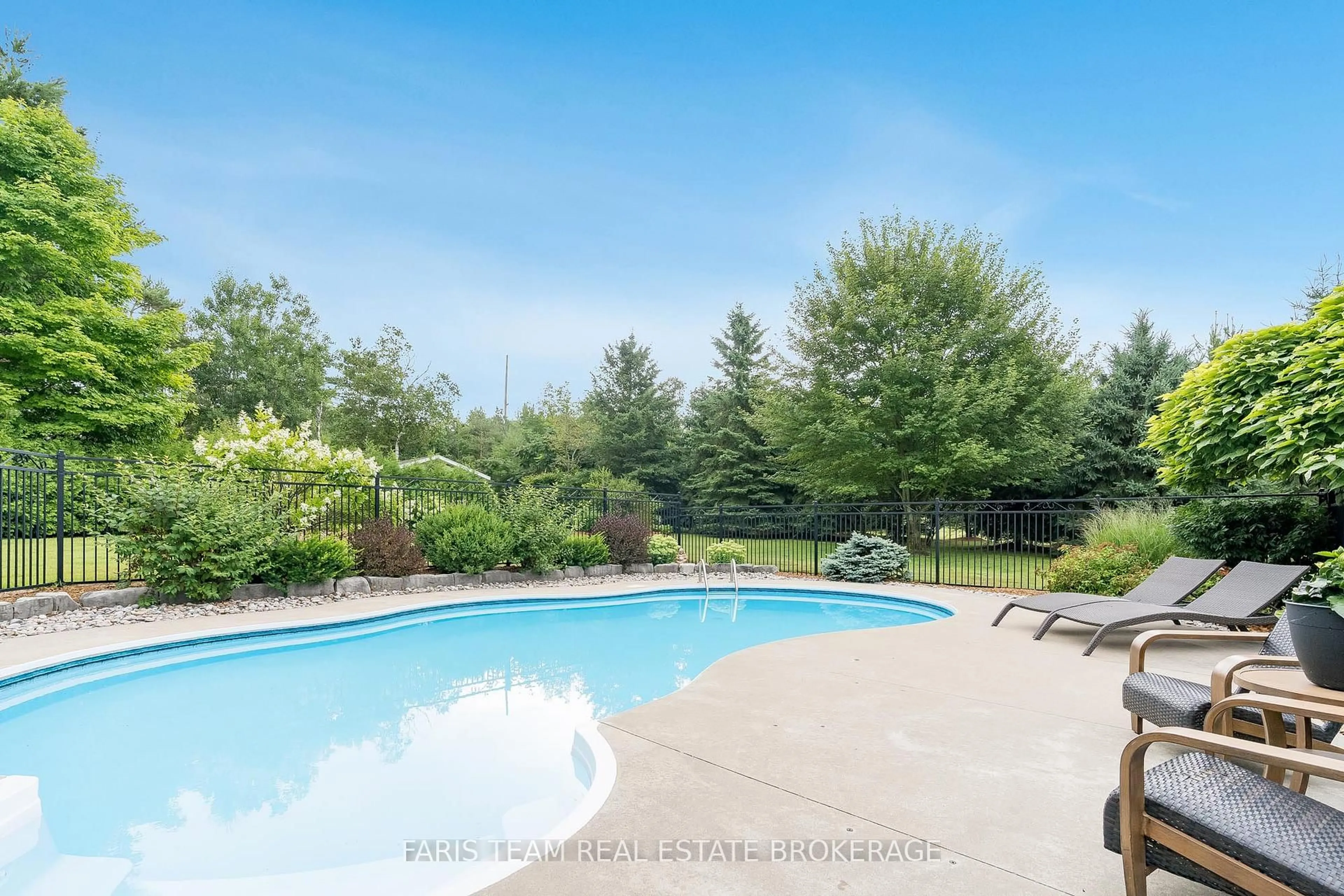 Pool for 127 Goldfinch Cres, Tiny Ontario L0L 2J0