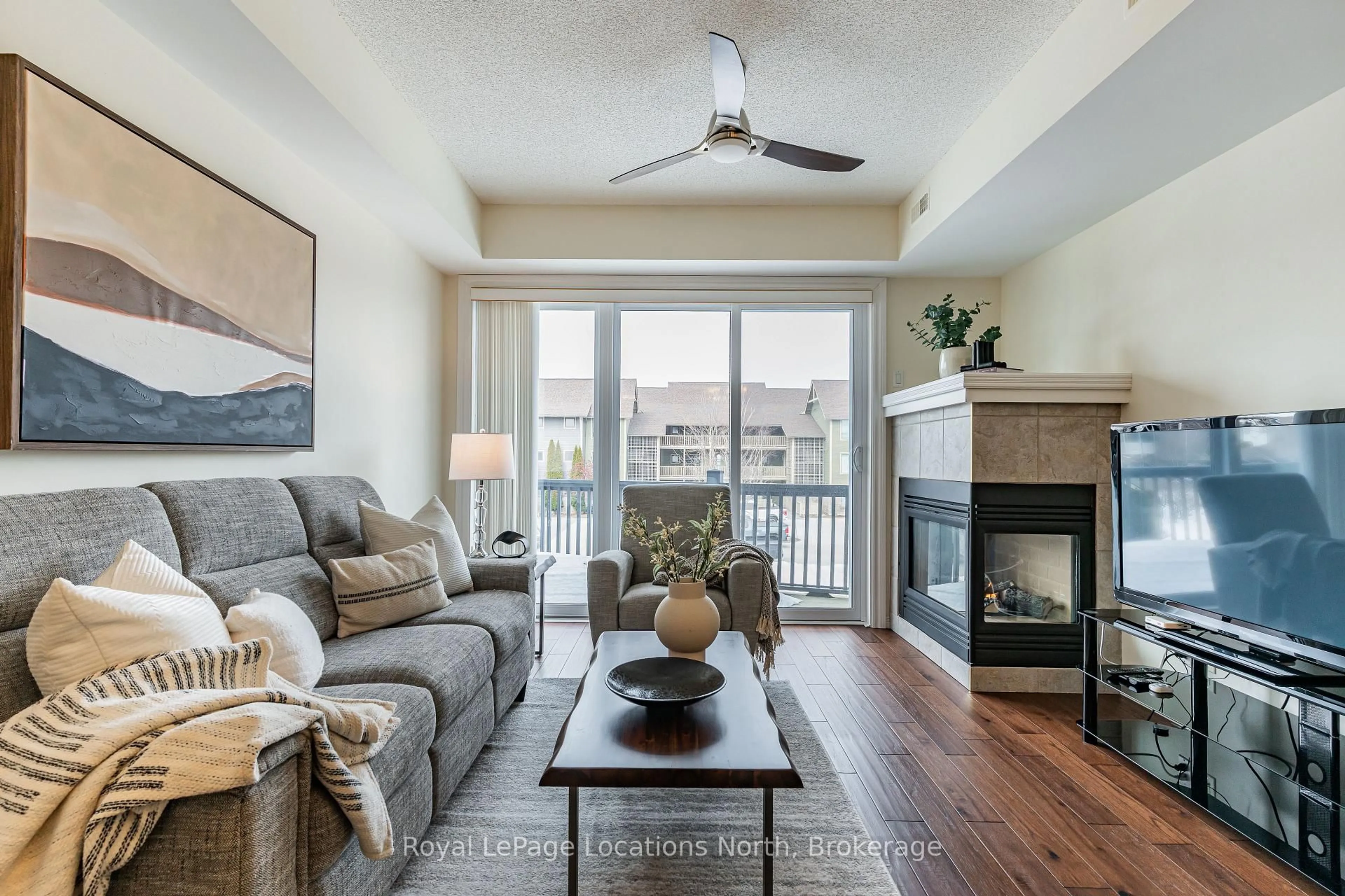Living room with furniture, wood/laminate floor for 465 Mariners Way, Collingwood Ontario L9Y 5C7