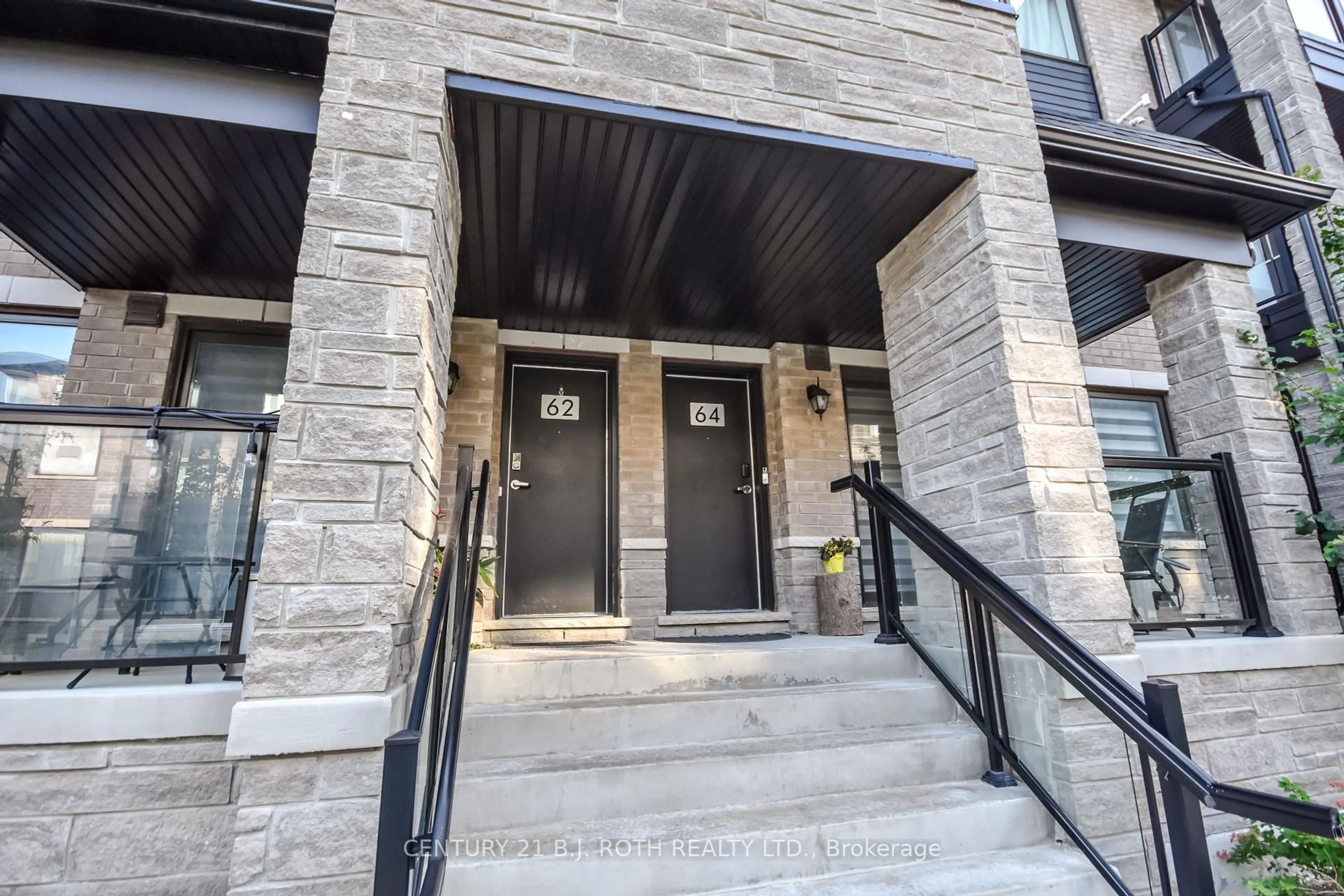 Indoor foyer for 64 APPLETREE Lane, Barrie Ontario L9J 0P1