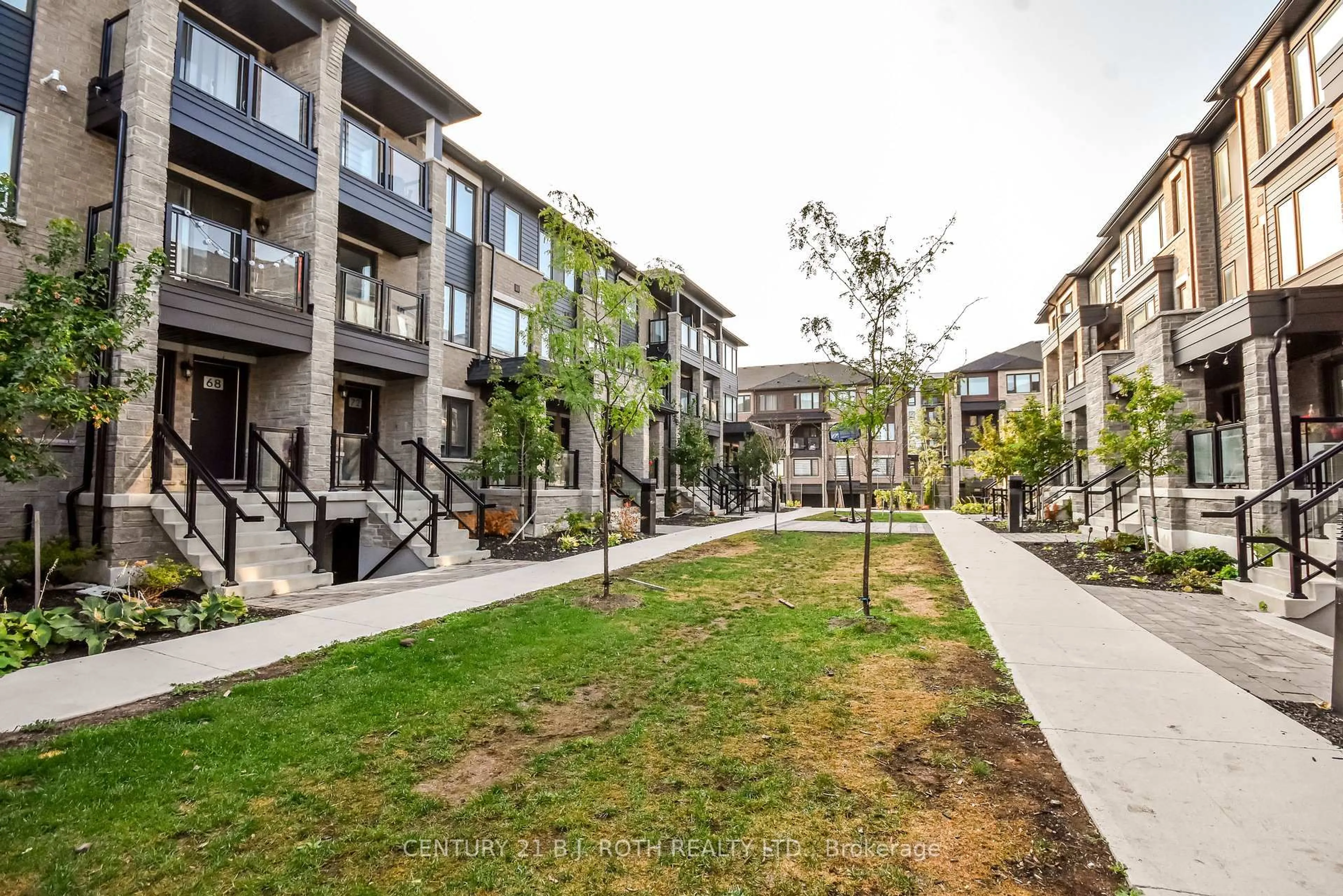 Patio, street for 64 APPLETREE Lane, Barrie Ontario L9J 0P1