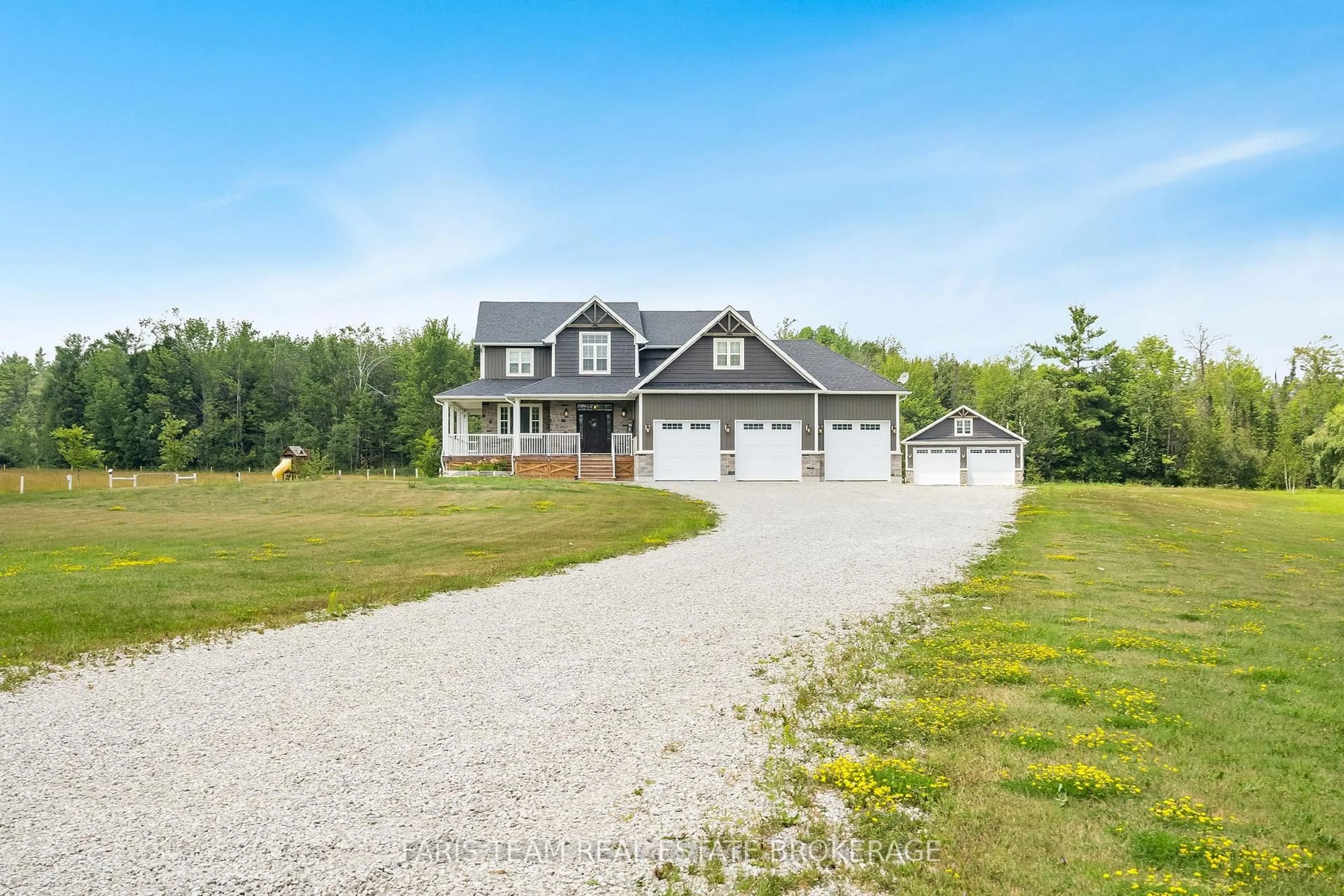A pic from outside/outdoor area/front of a property/back of a property/a pic from drone, street for 2448 Stockdale Rd, Severn Ontario L3V 6P9