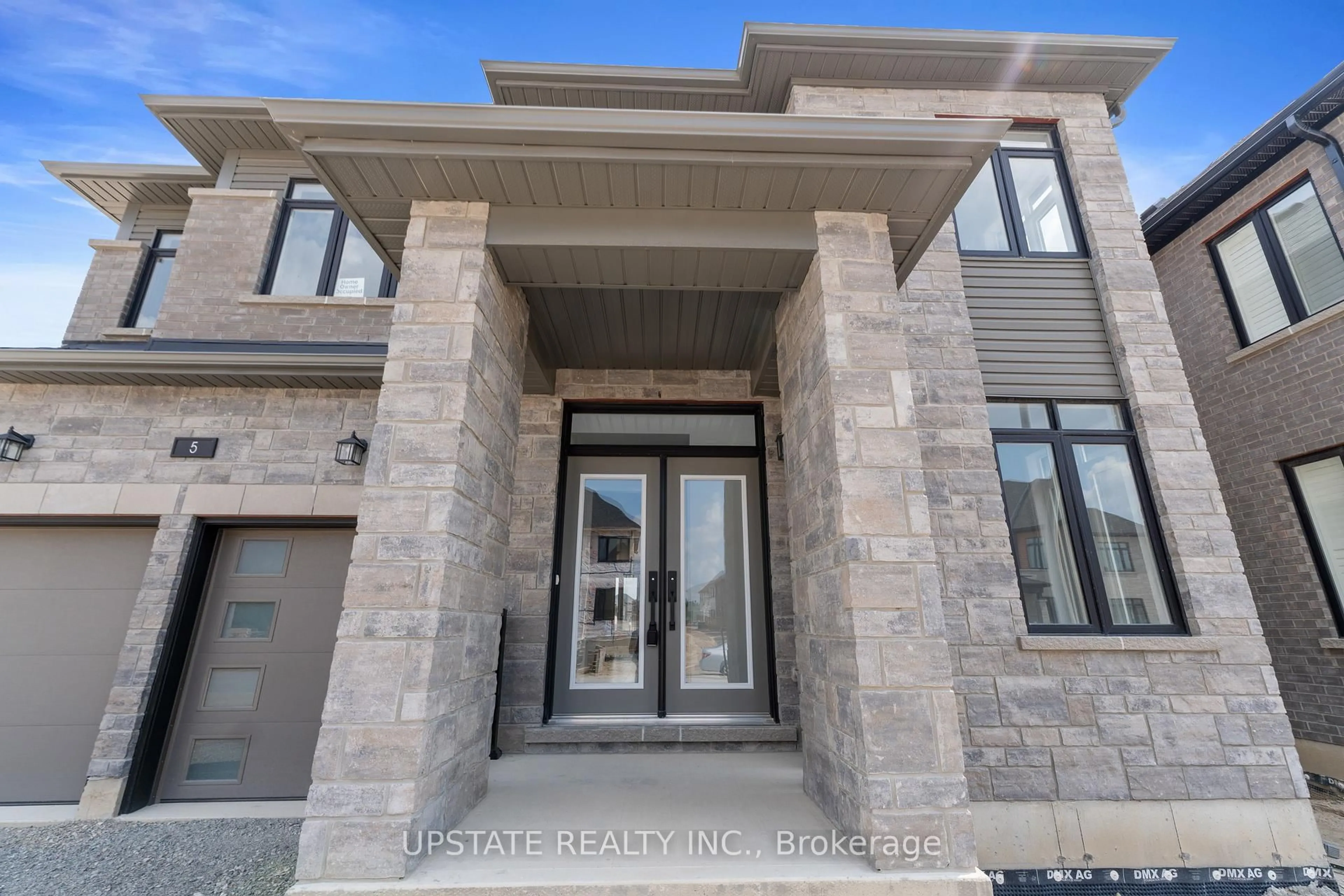 Indoor entryway for 5 Winery Way, Barrie Ontario L9J 0C2