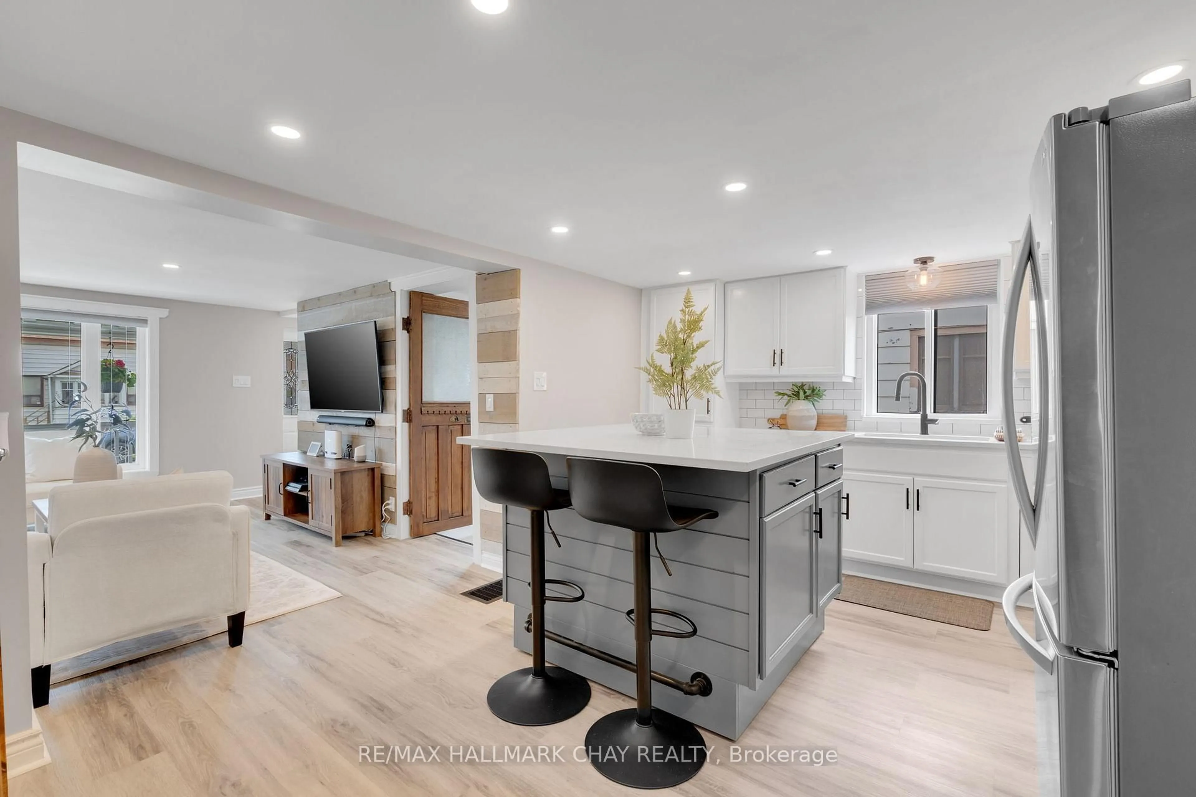 Open concept kitchen, unknown for 208 Elmer Park, Orillia Ontario L3V 2T1