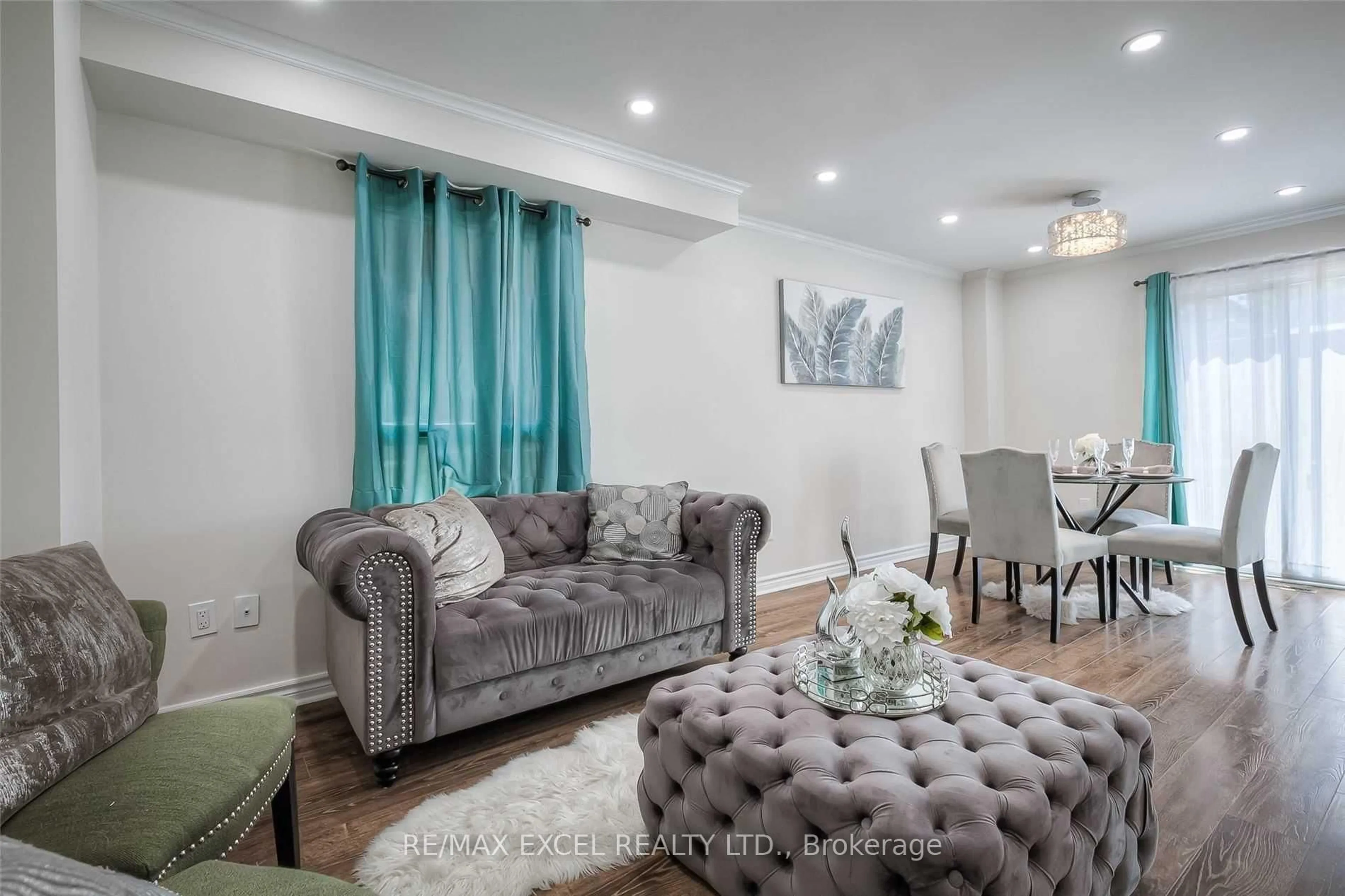 Living room with furniture, unknown for 22 Weatherup Cres, Barrie Ontario L4N 7J7