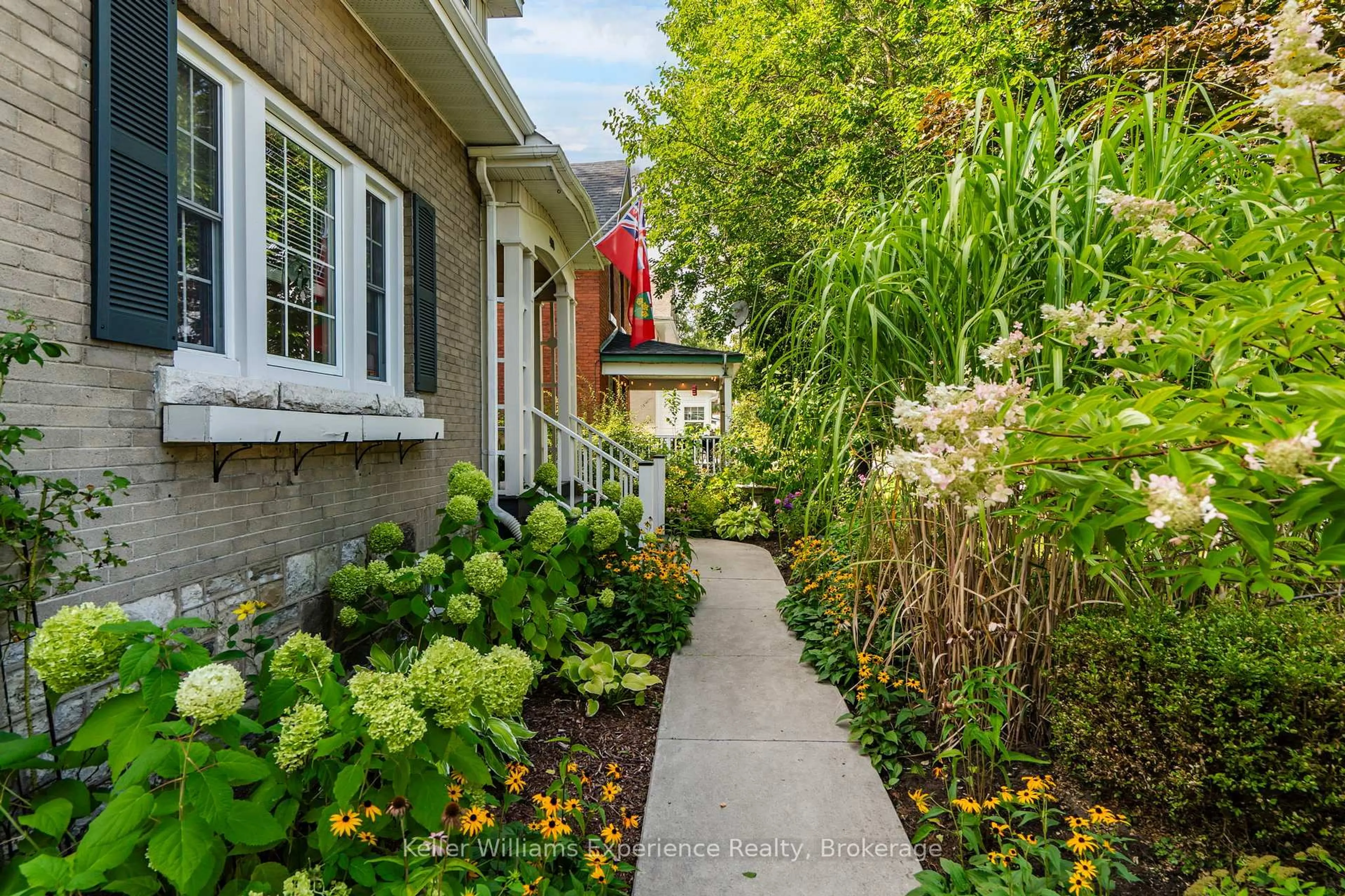 Patio, street for 408 Russell St, Midland Ontario L4R 3A8