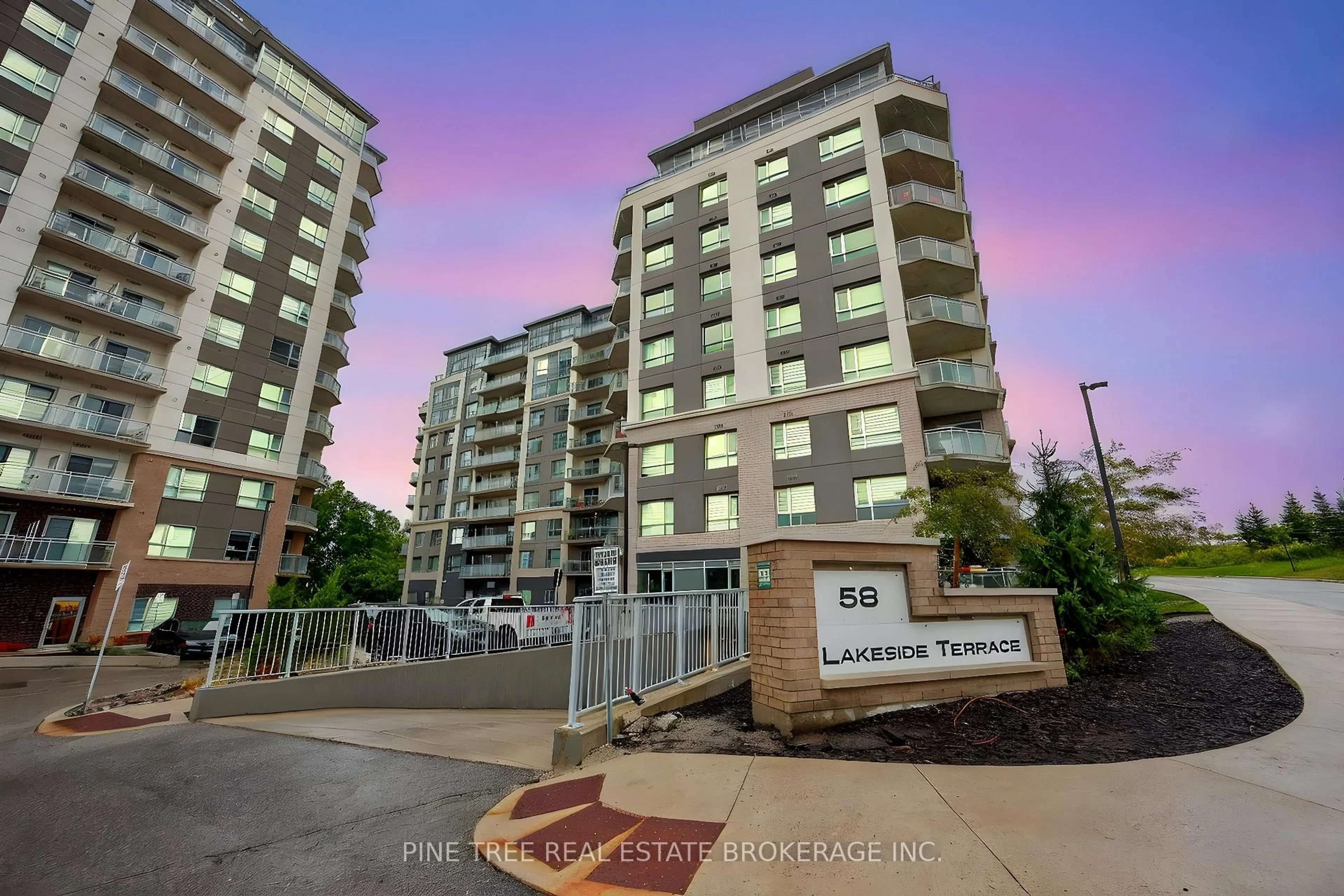A pic from outside/outdoor area/front of a property/back of a property/a pic from drone, unknown for 58 Lakeside Terr #305, Barrie Ontario L0K 1S0