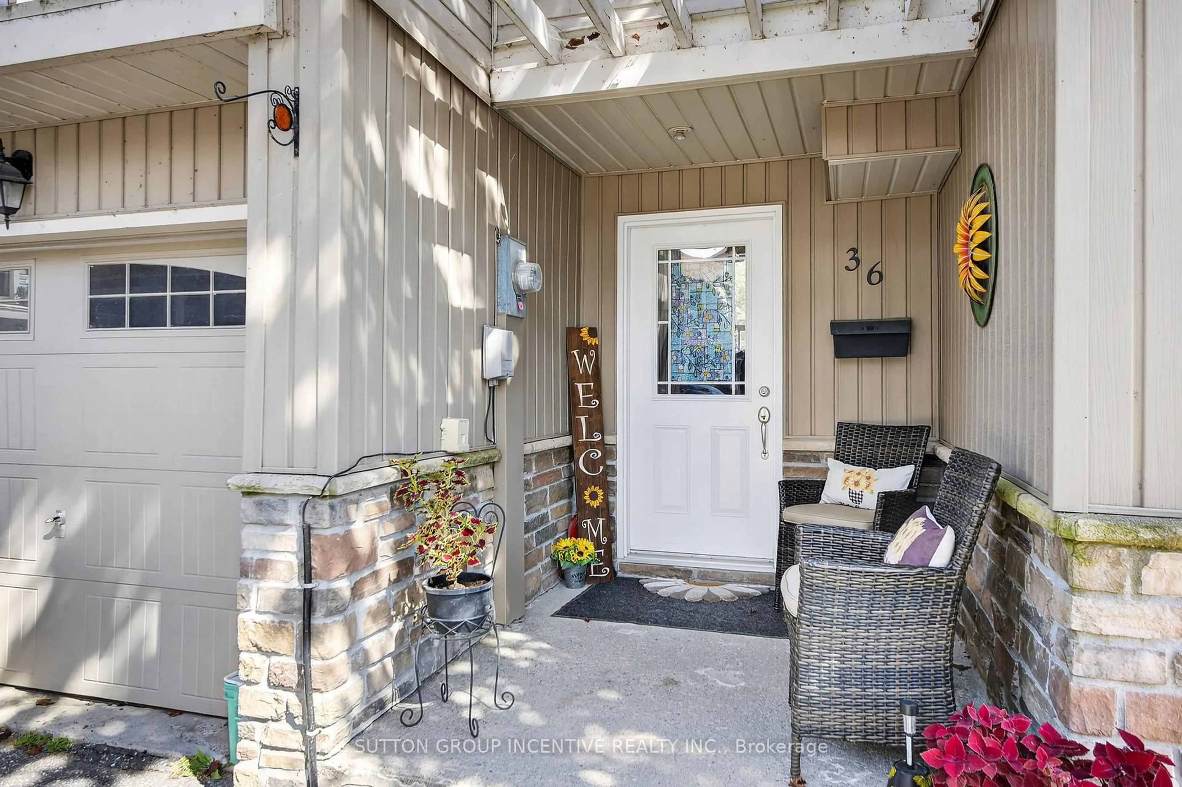 Indoor entryway for 12 Lankin Blvd #36, Orillia Ontario L3V 6T2