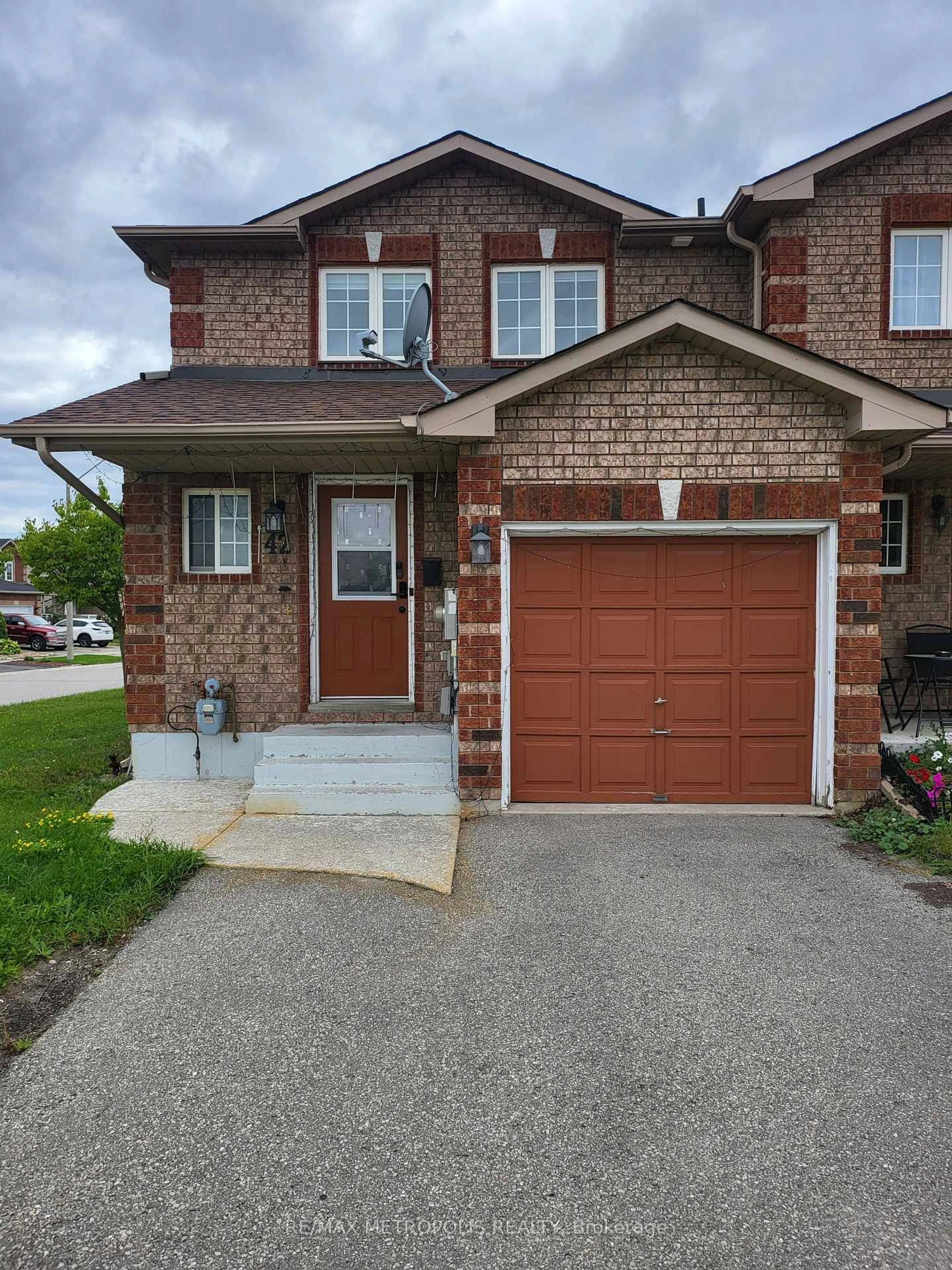 Home with brick exterior material, street for 42 Larkin Dr, Barrie Ontario L4M 7B2