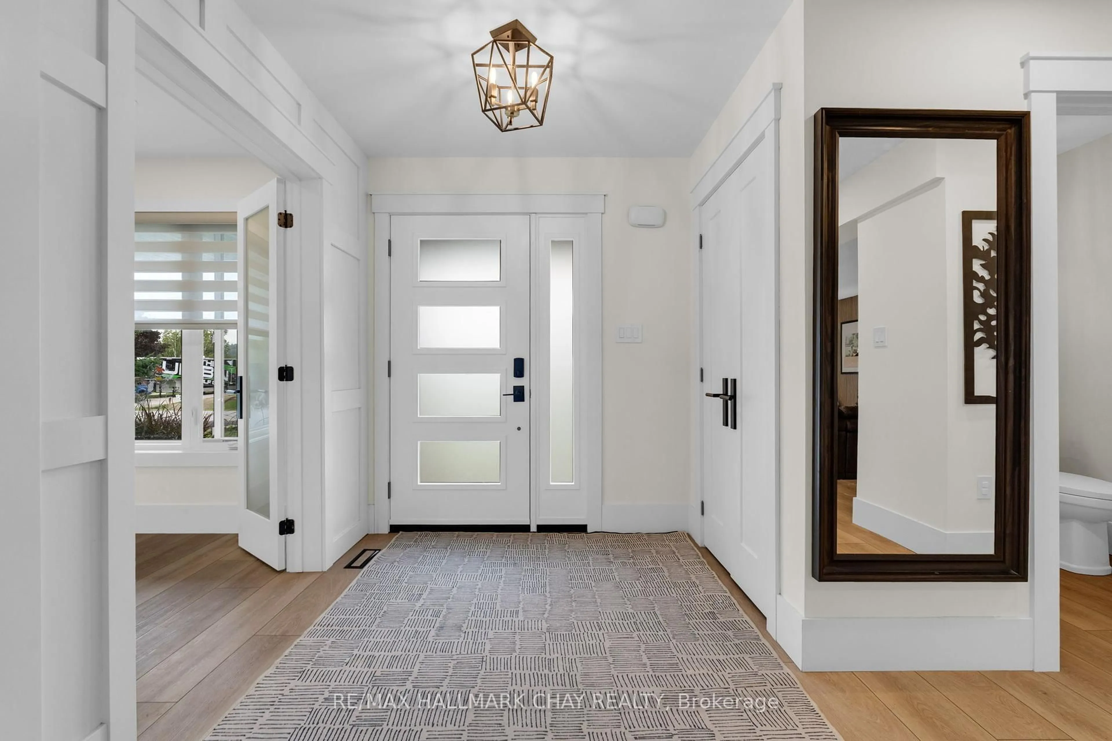 Indoor entryway for 3 Heatherwood Dr, Springwater Ontario L9X 0N4