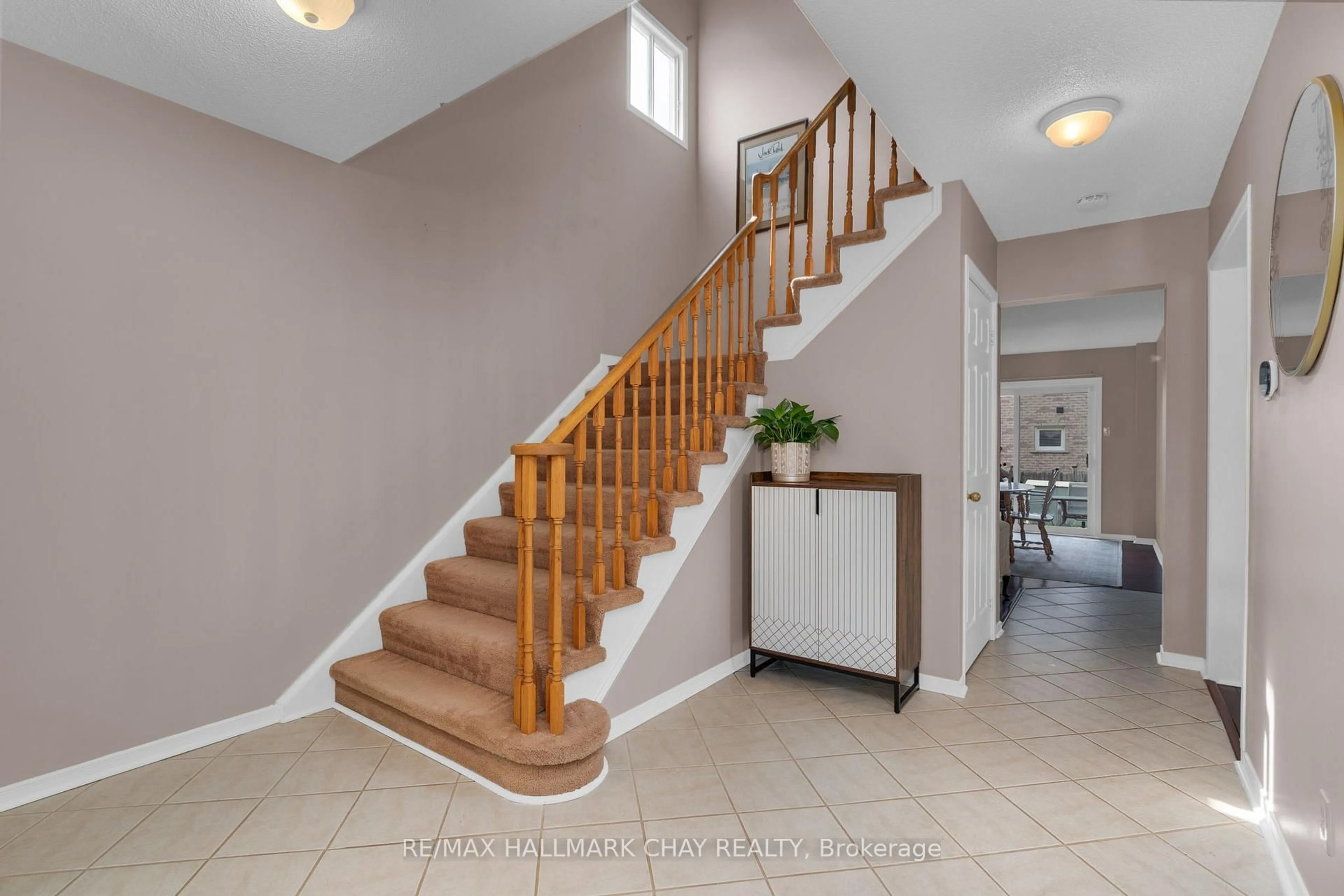 Indoor entryway for 294 Hickling Tr, Barrie Ontario L4M 5X9