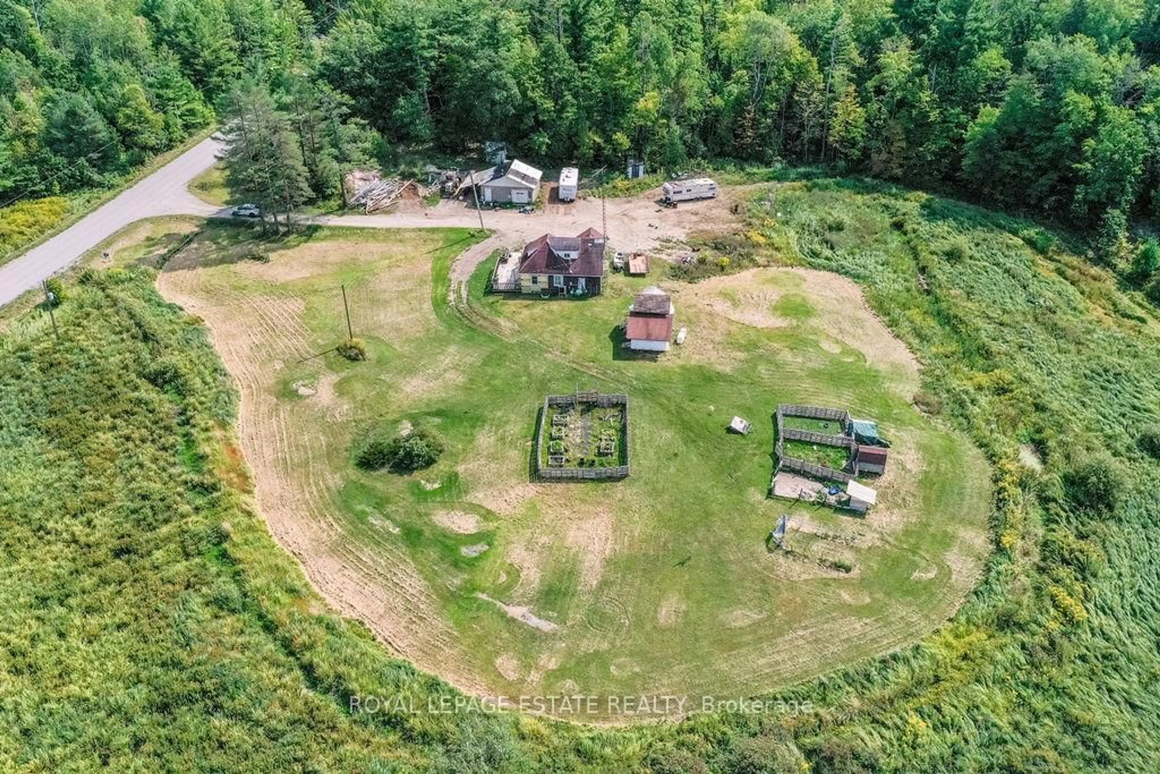 A pic from outside/outdoor area/front of a property/back of a property/a pic from drone, unknown for 2488 Irish Line, Severn Ontario L0K 1E0