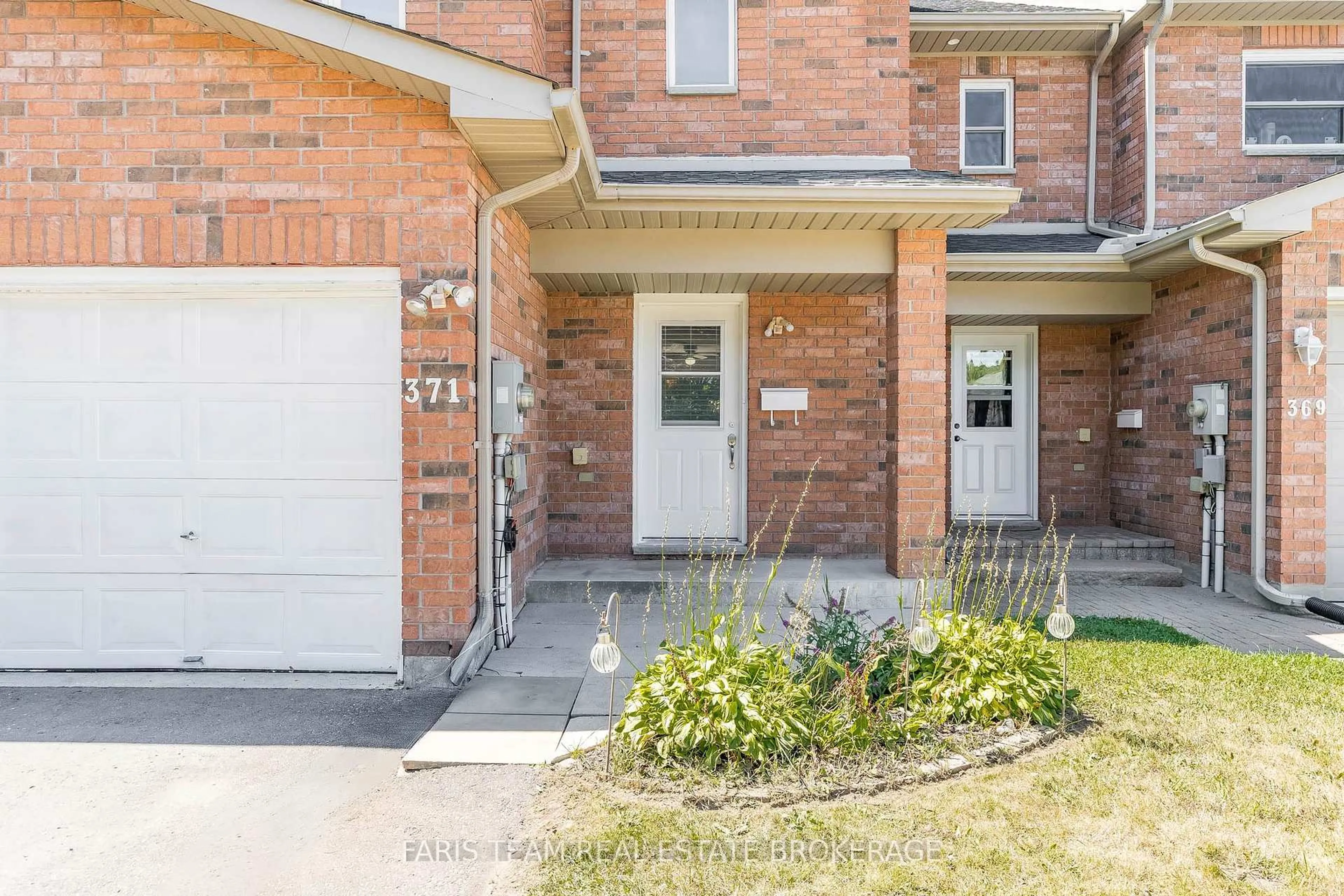 Home with brick exterior material, street for 371 Millard St, Orillia Ontario L3V 4H5