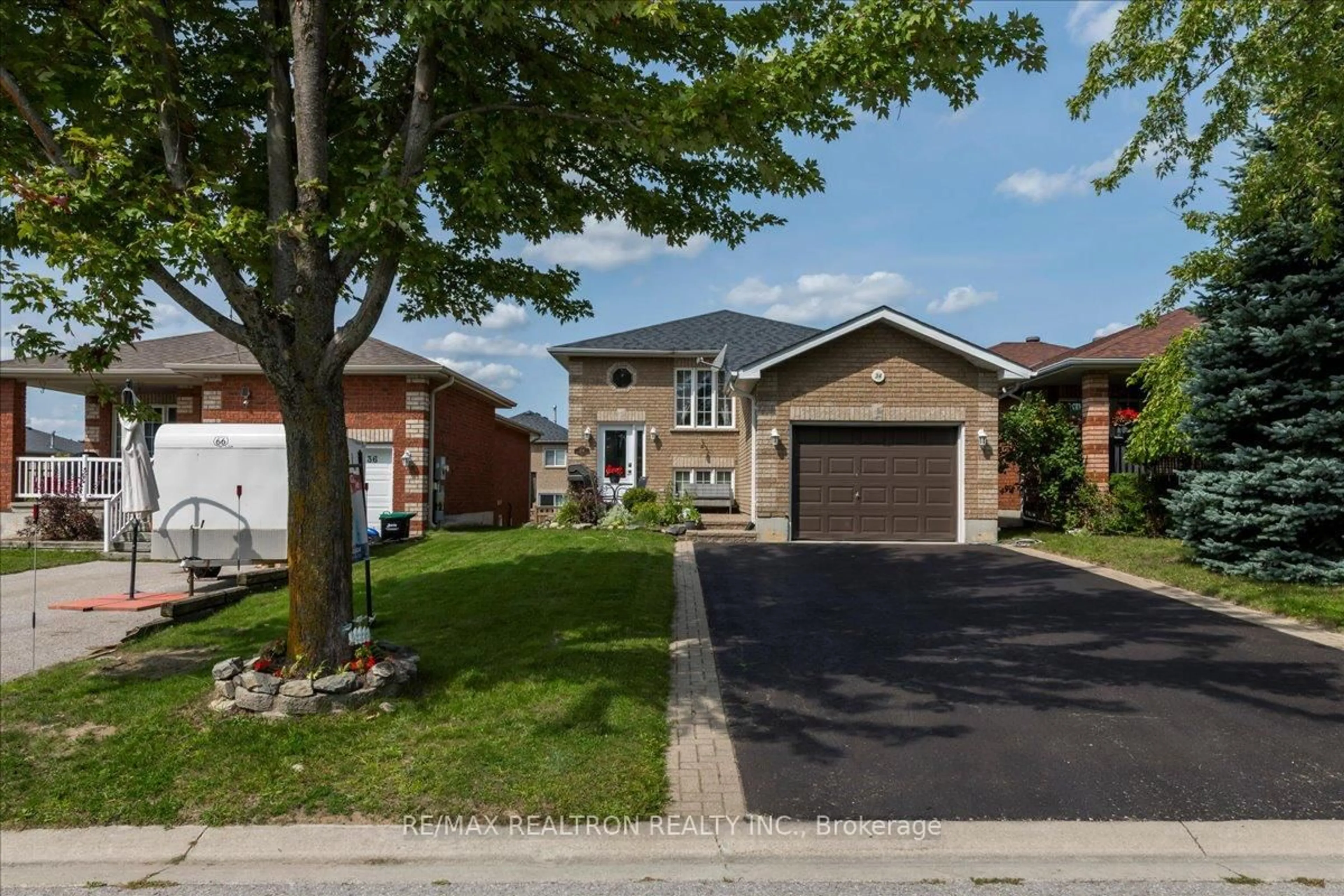Home with brick exterior material, street for 34 Butternut Dr, Barrie Ontario L4N 0E3