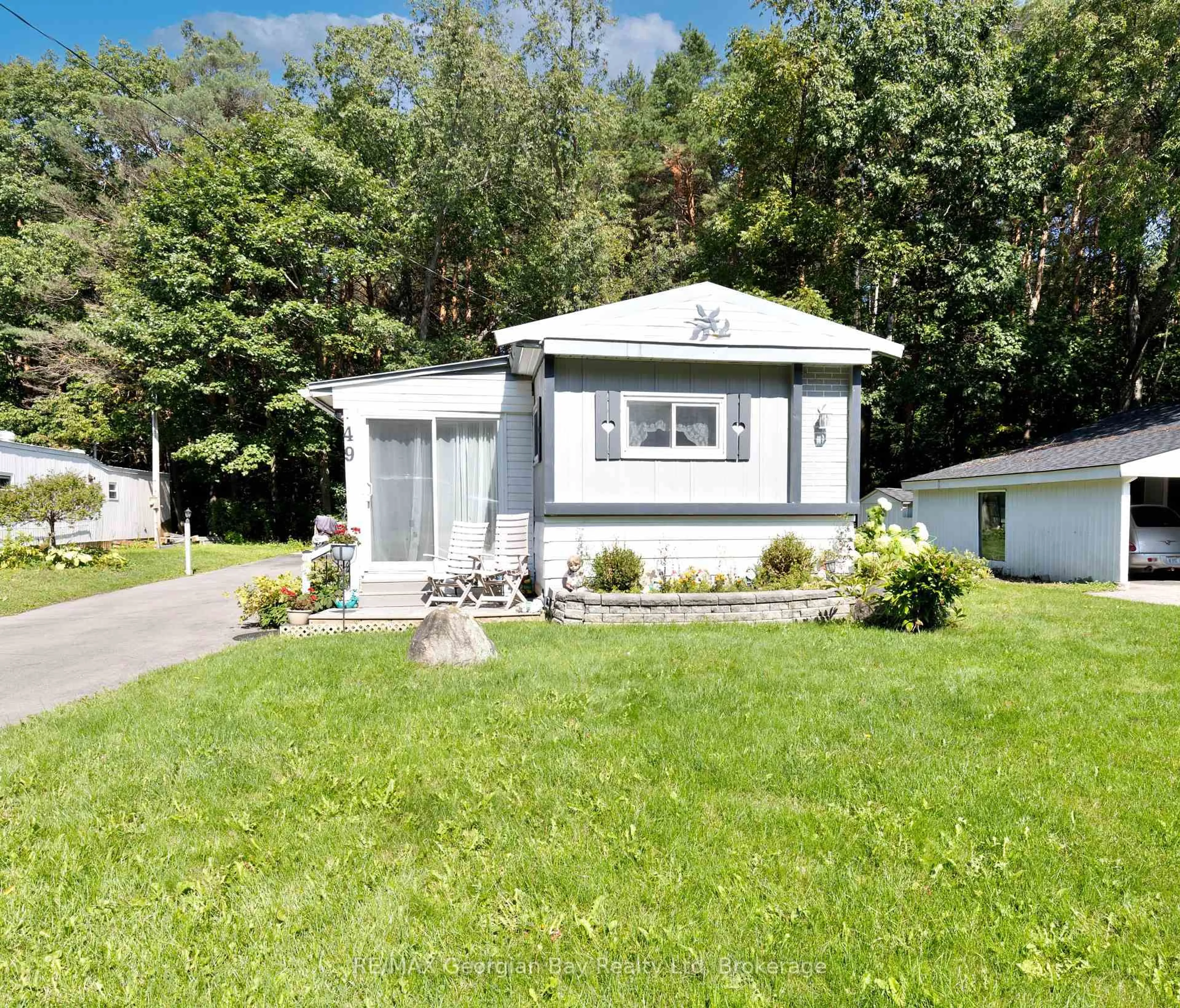 Home with vinyl exterior material, street for 525 Midland Point Rd #49, Midland Ontario L4R 5G9