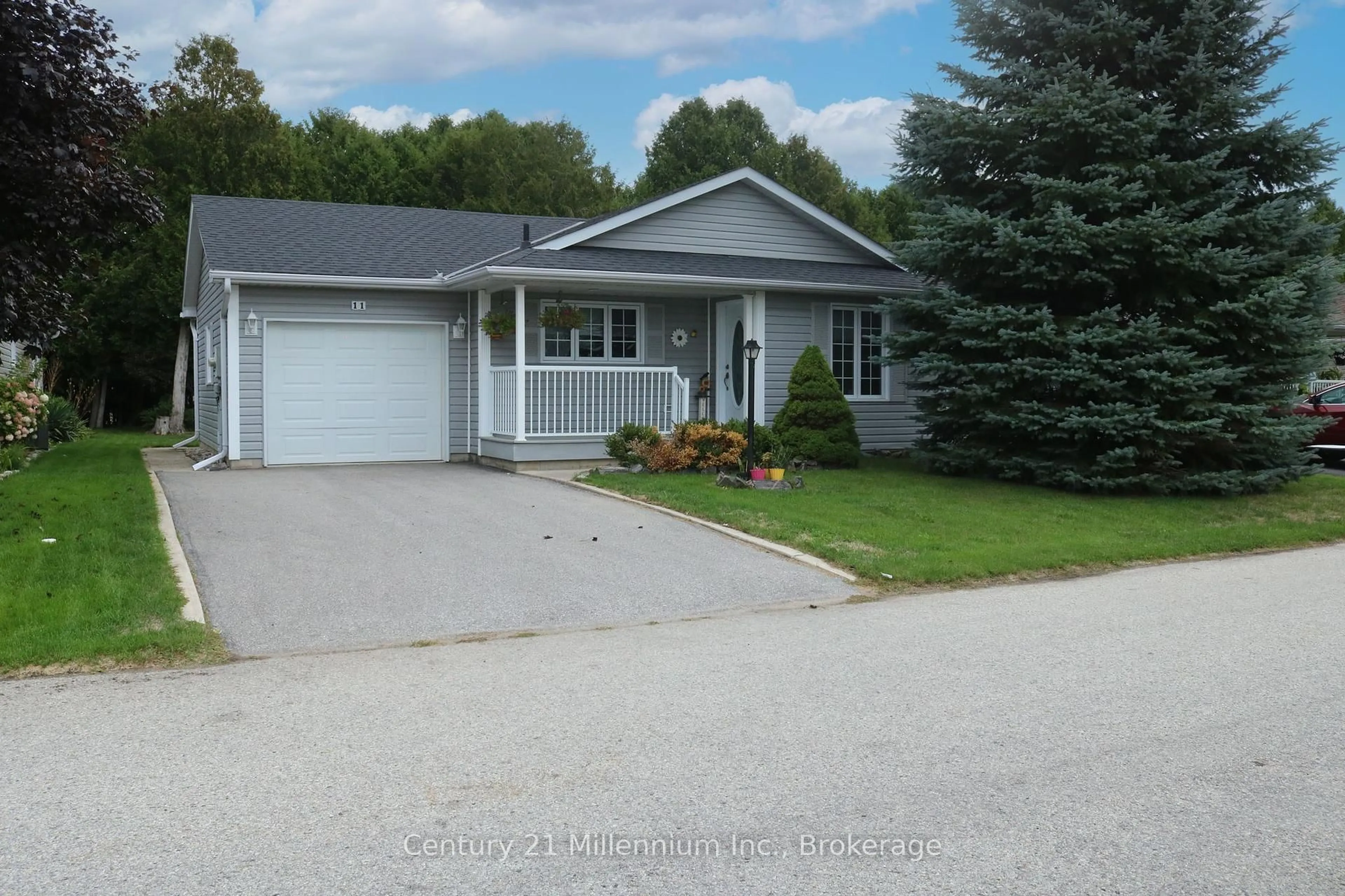 Home with vinyl exterior material, street for 11 Virginia Ave, Wasaga Beach Ontario L9Z 3A8