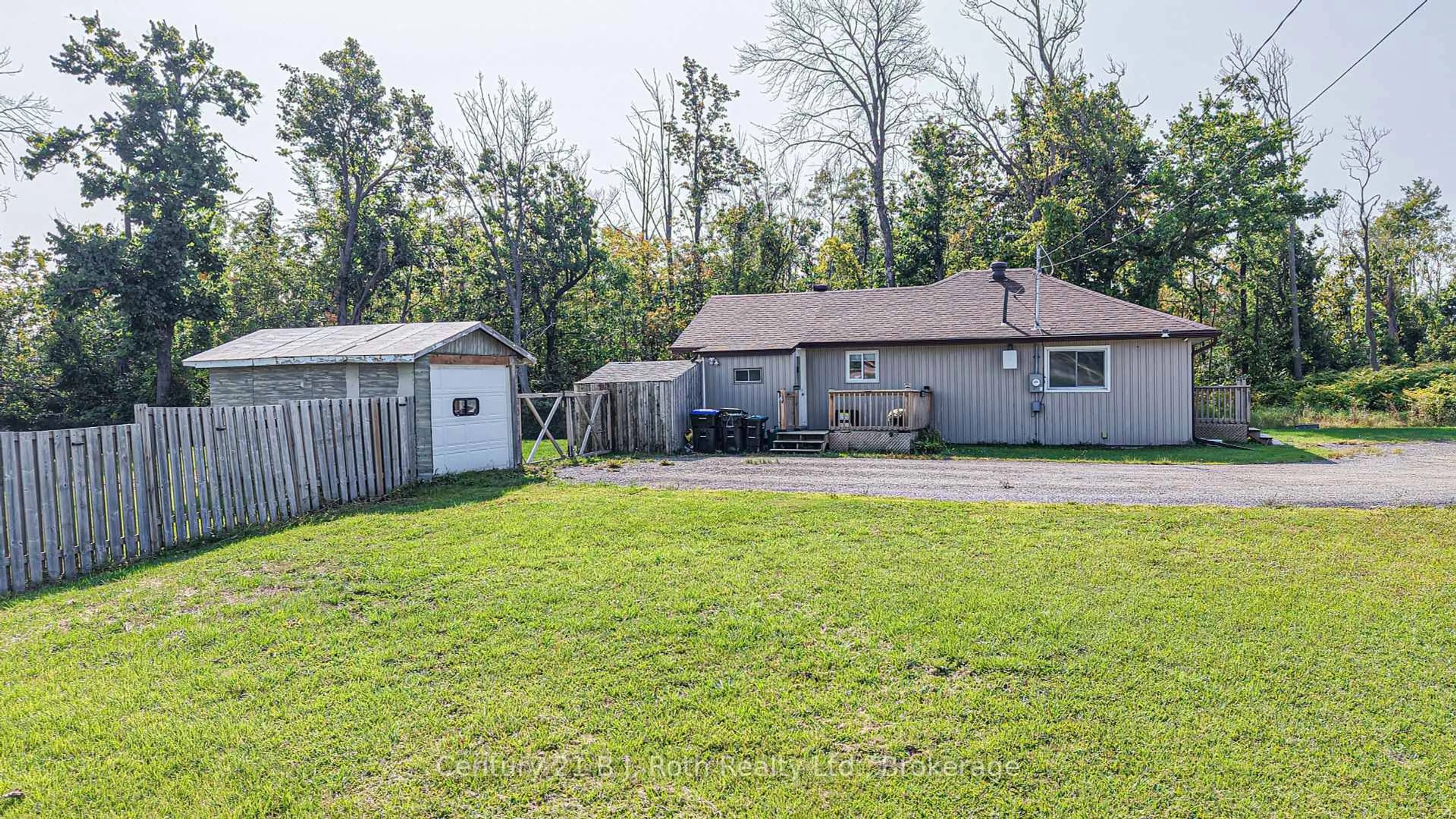 A pic from outside/outdoor area/front of a property/back of a property/a pic from drone, unknown for 8441 11 Highway, Severn Ontario L3V 0N3