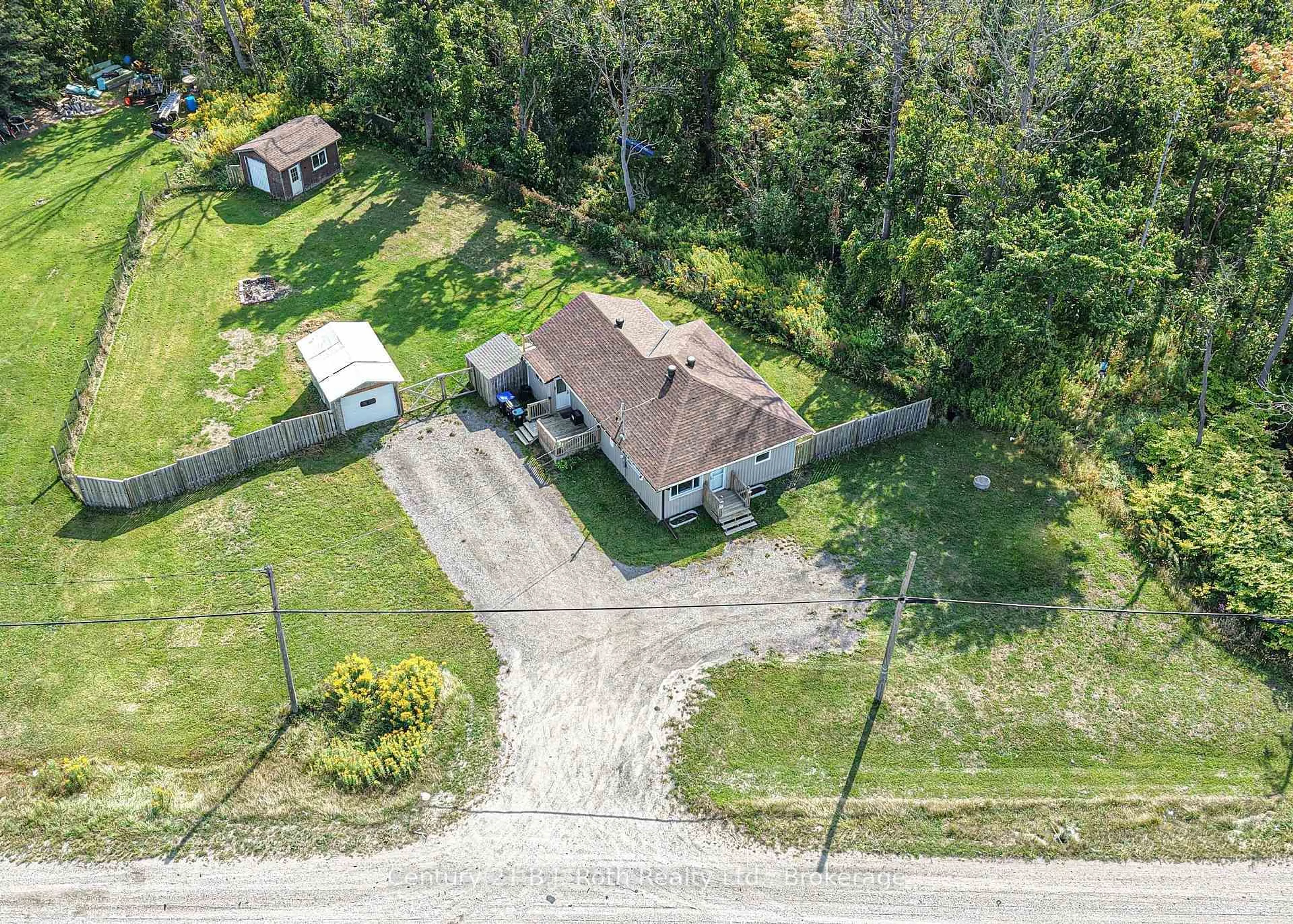 A pic from outside/outdoor area/front of a property/back of a property/a pic from drone, street for 8441 11 Highway, Severn Ontario L3V 0N3