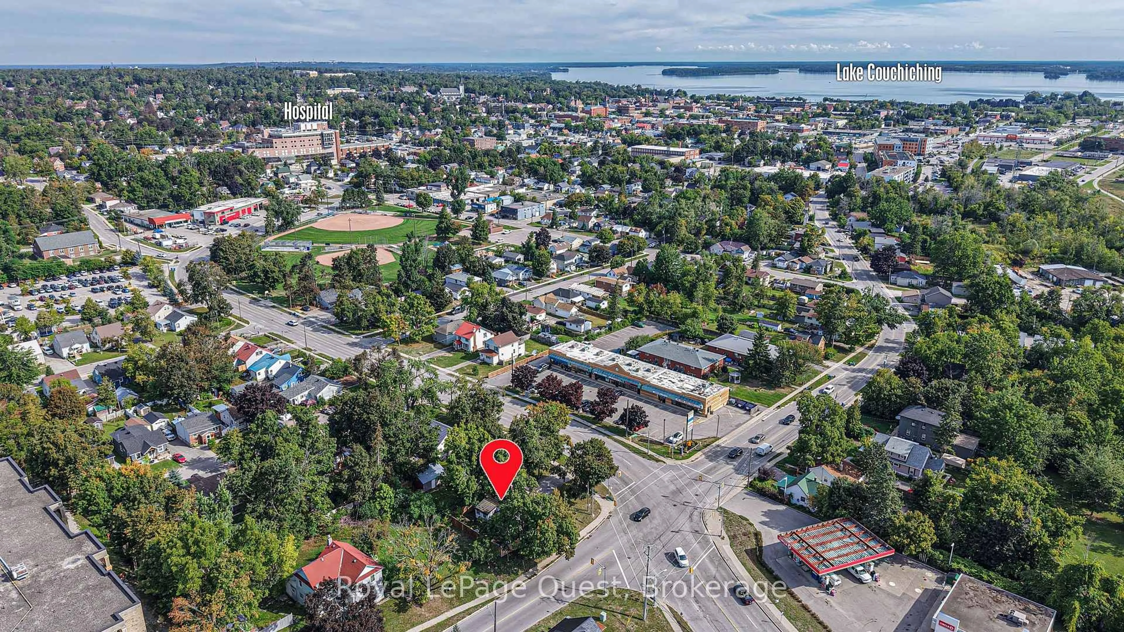 A pic from outside/outdoor area/front of a property/back of a property/a pic from drone, street for 167 Memorial Ave, Orillia Ontario L3V 5X5