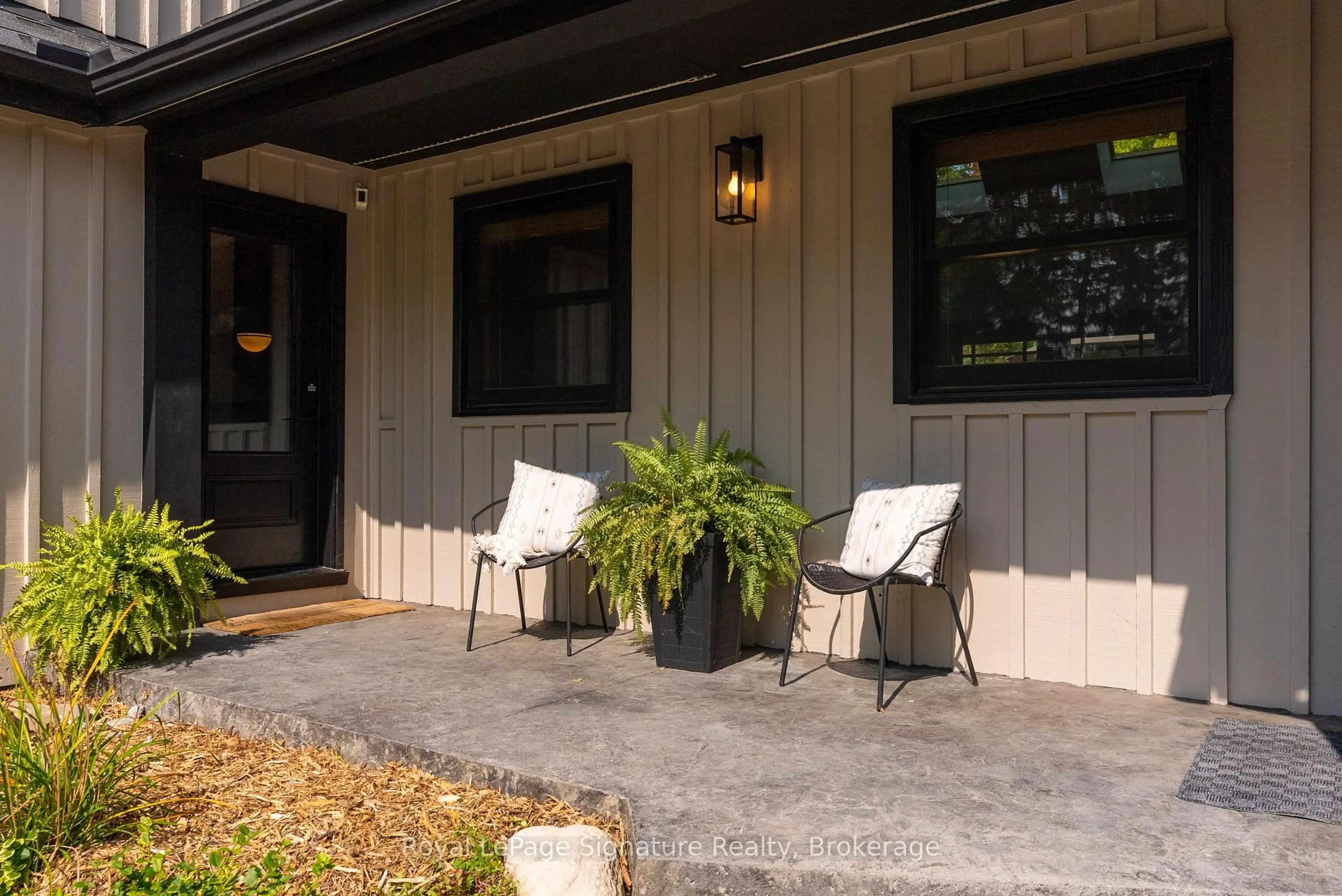 Patio, street for 8302 POPLAR Sdrd, Clearview Ontario L9Y 3Y9