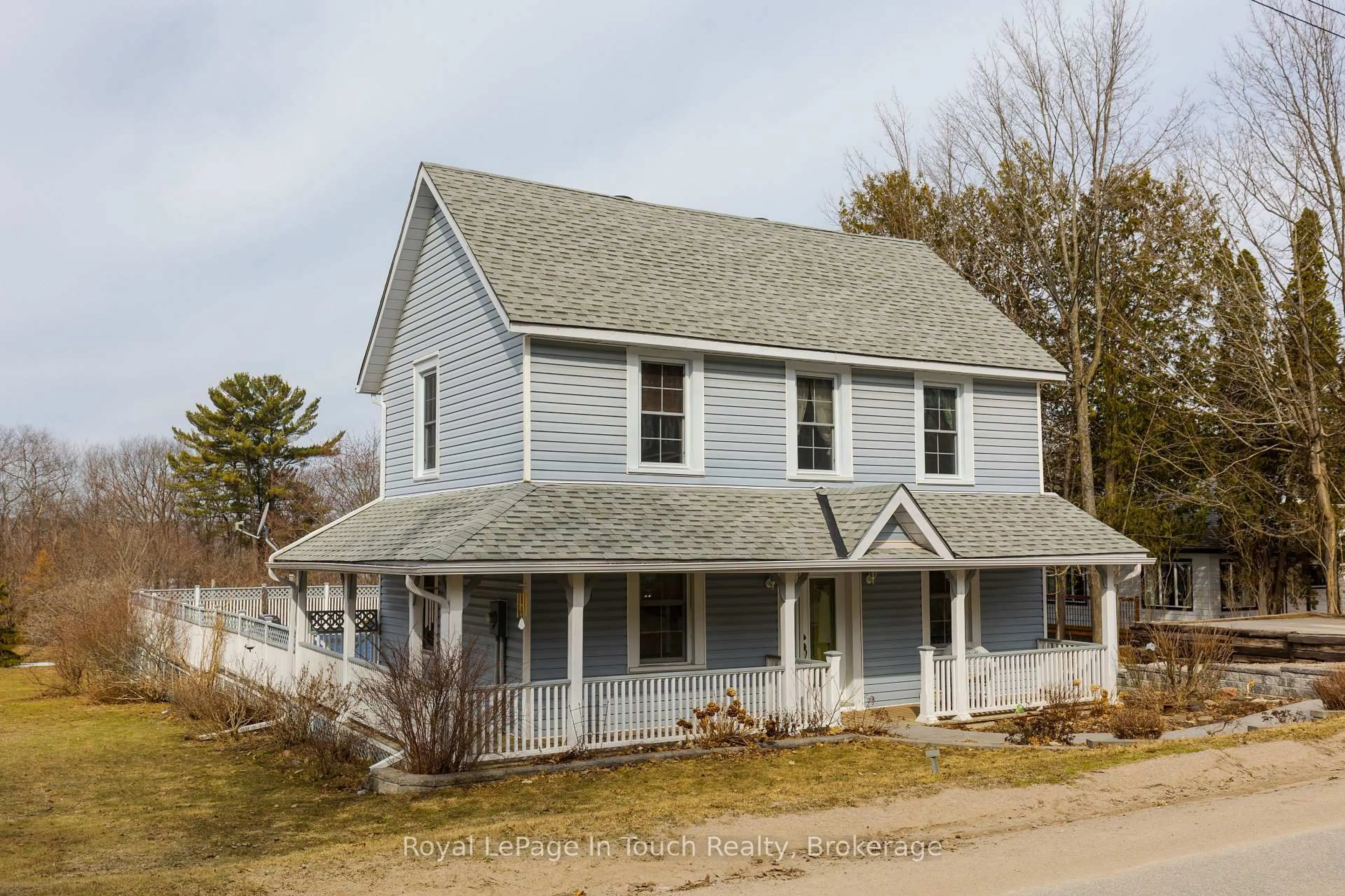 Home with vinyl exterior material, street for 306 Church St, Penetanguishene Ontario L9M 1G5