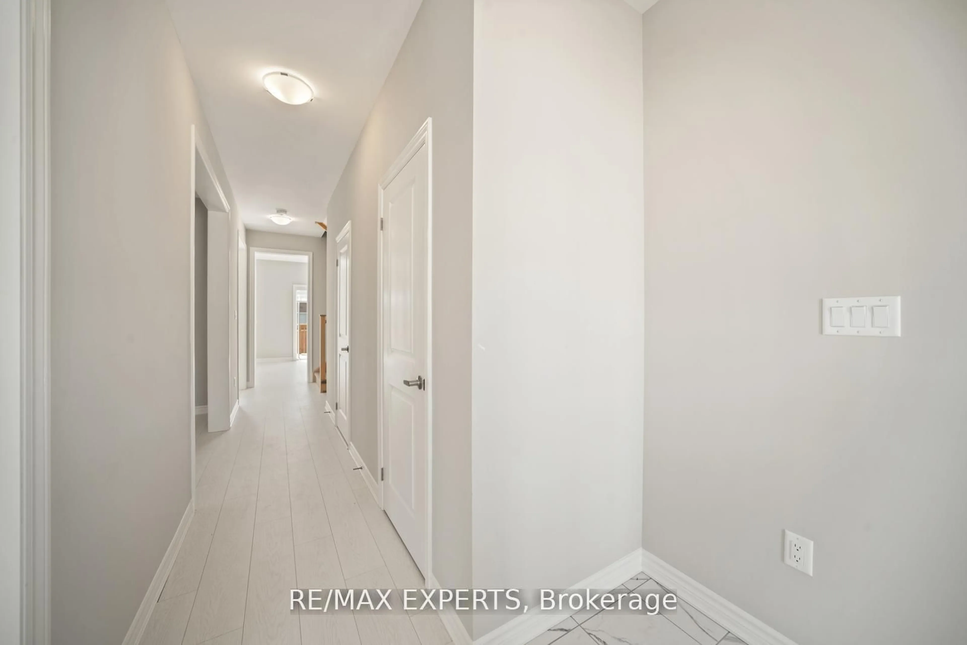 Indoor entryway for 216 Cubitt St, Clearview Ontario L0M 1S0