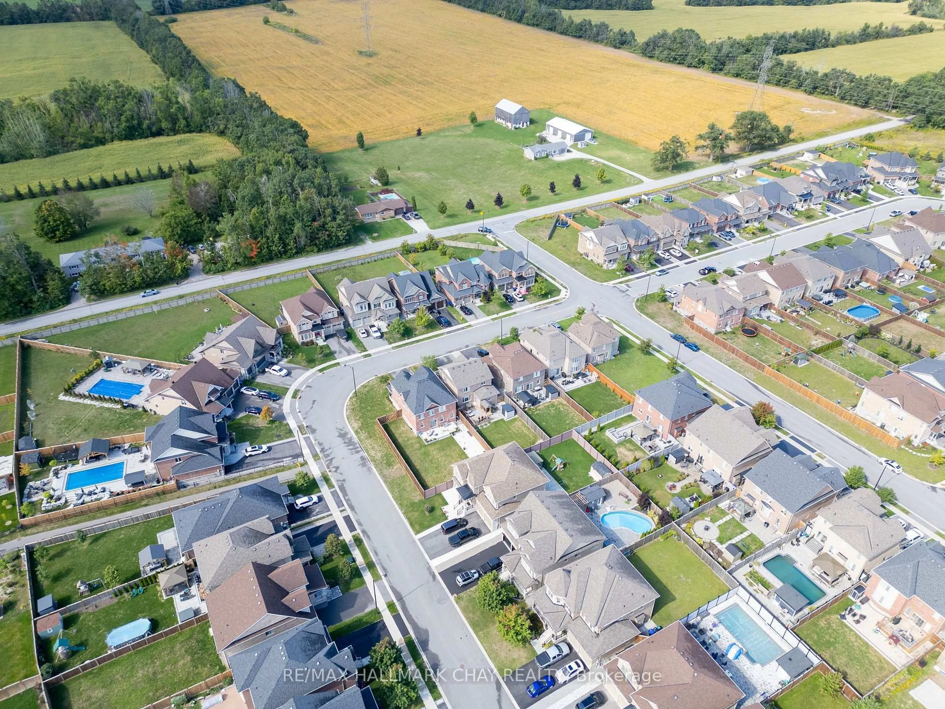 A pic from outside/outdoor area/front of a property/back of a property/a pic from drone, street for 38 Rugman Cres, Springwater Ontario L9X 2A2
