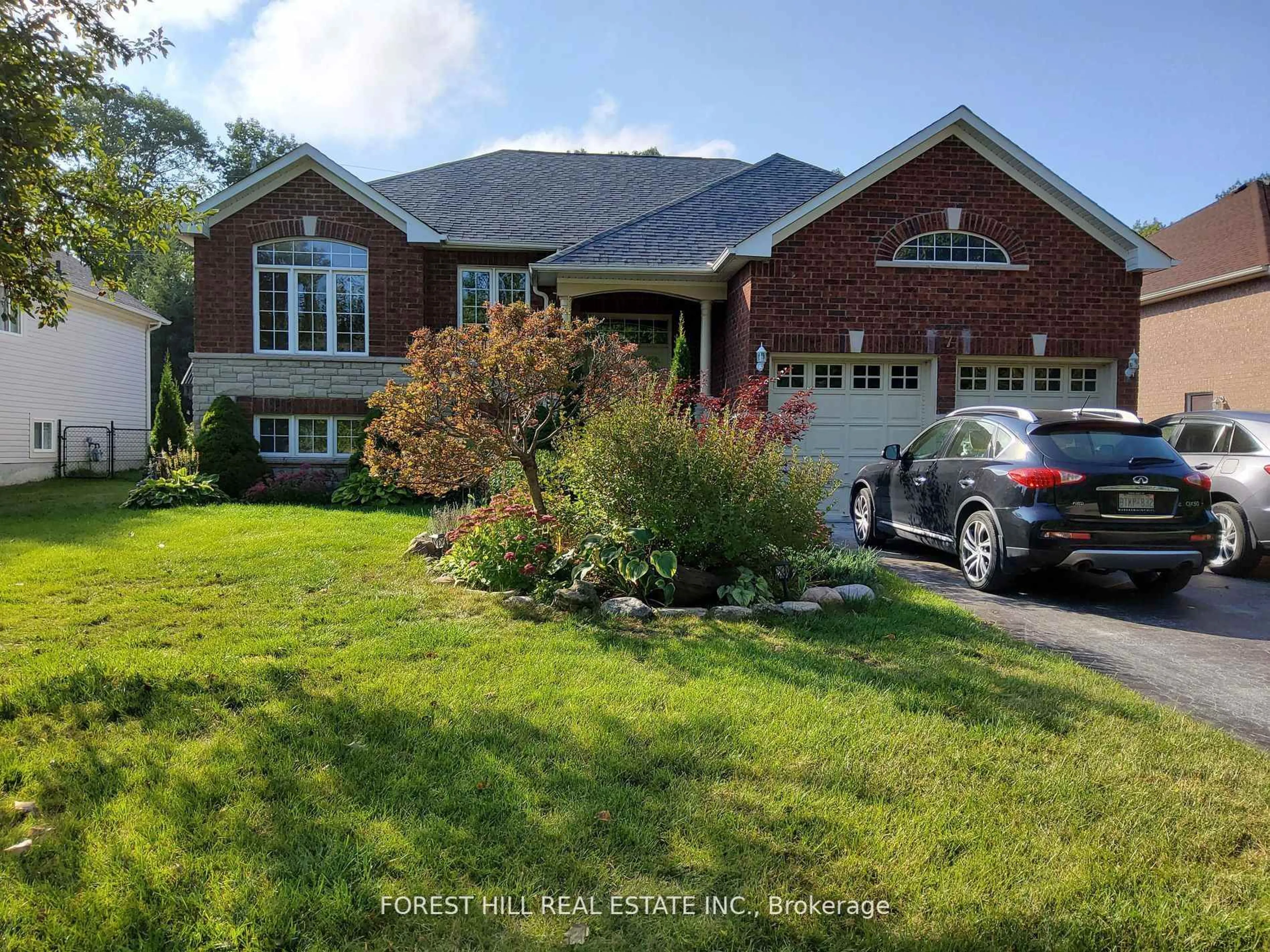 Home with brick exterior material, street for 7 Tamarack Way, Wasaga Beach Ontario L9Z 3B4