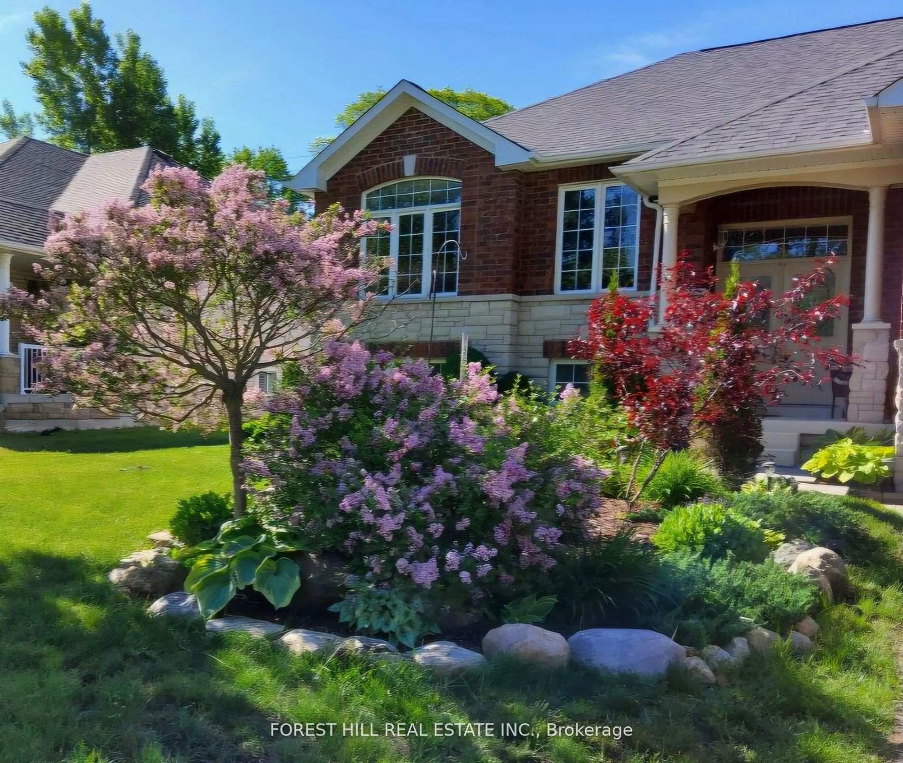 Home with brick exterior material, street for 7 Tamarack Way, Wasaga Beach Ontario L9Z 3B4