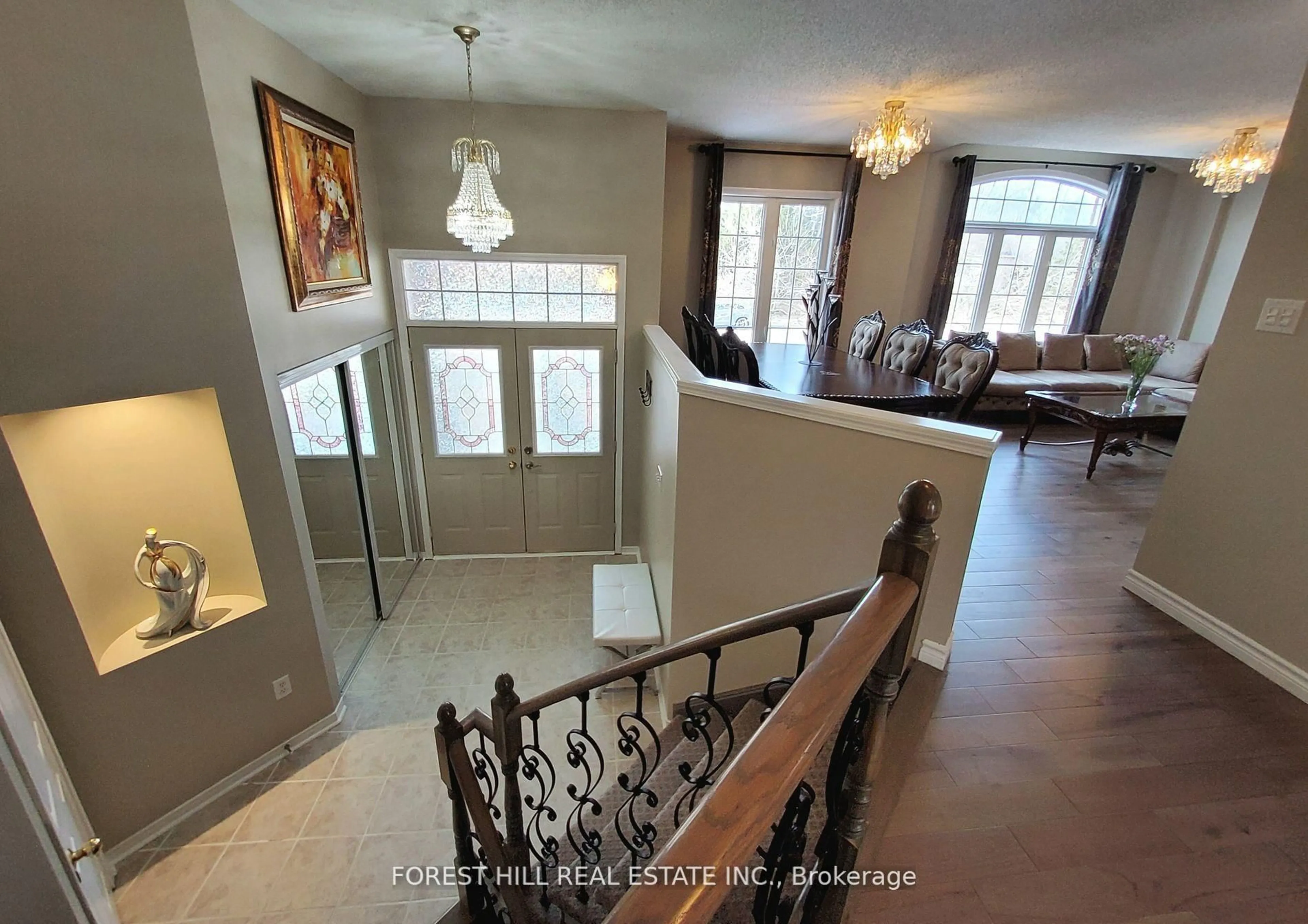 Indoor foyer for 7 Tamarack Way, Wasaga Beach Ontario L9Z 3B4