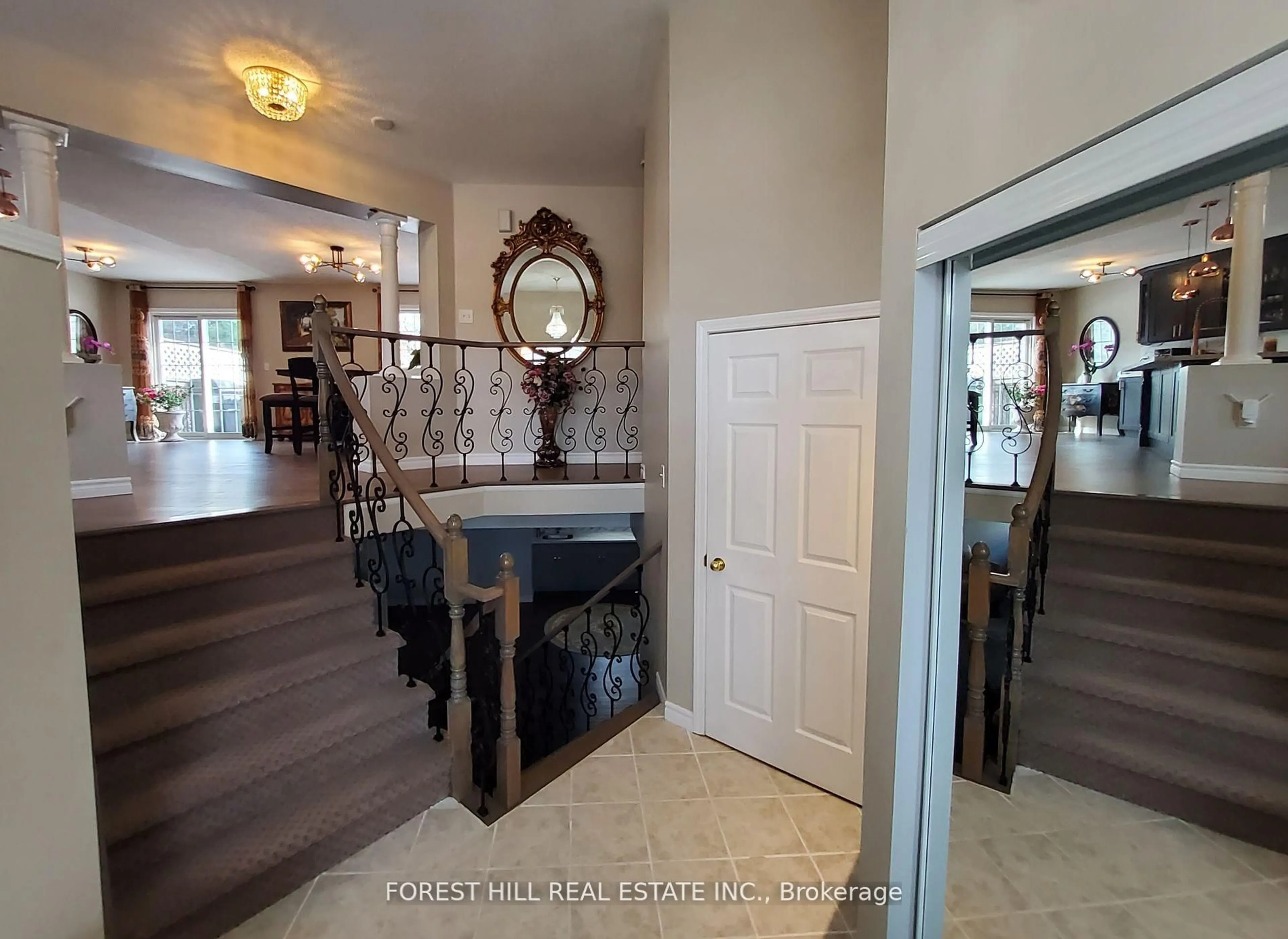 Indoor foyer for 7 Tamarack Way, Wasaga Beach Ontario L9Z 3B4