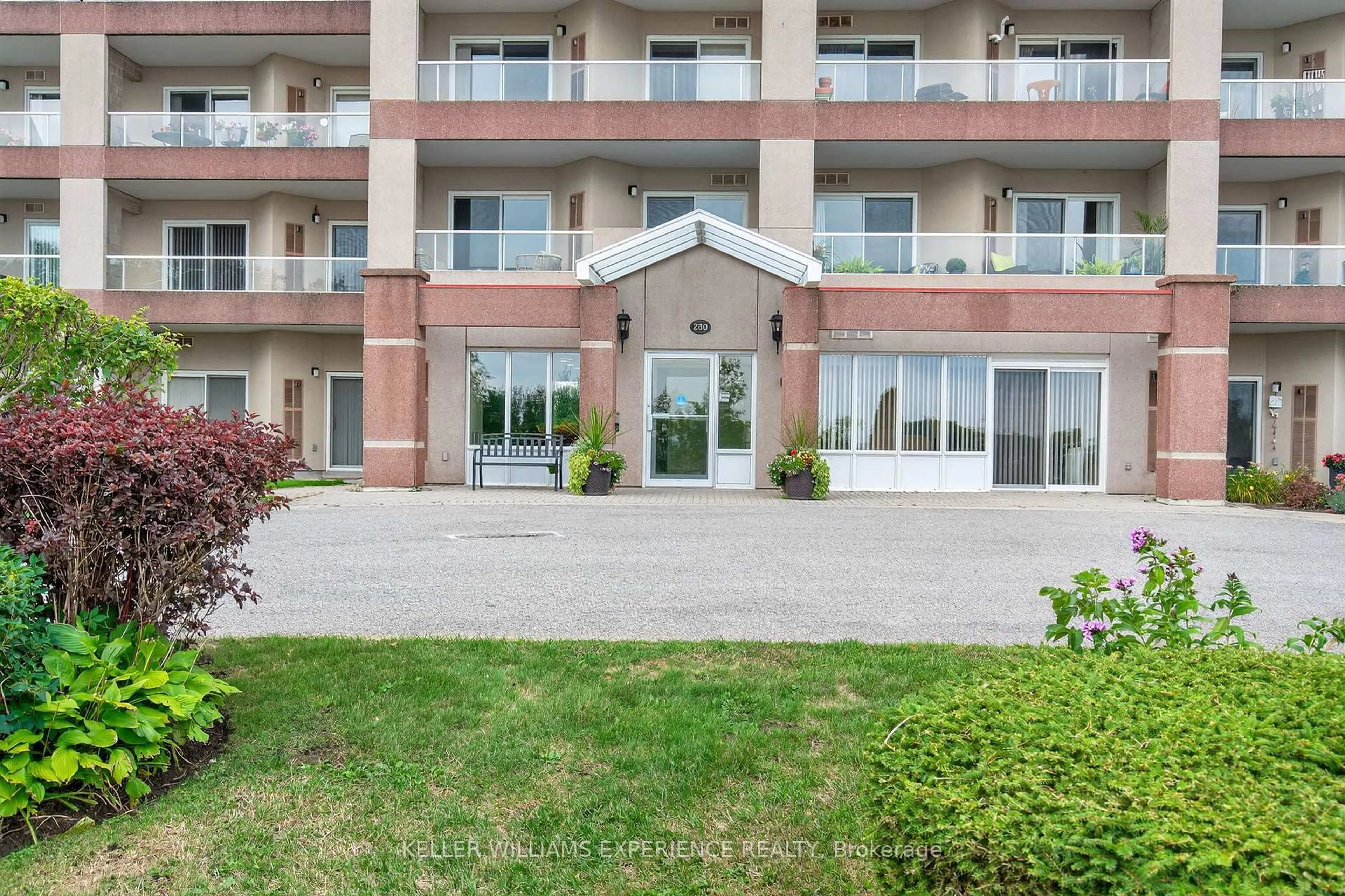 Patio, building for 280 Aberdeen Blvd #111, Midland Ontario L4R 5N4