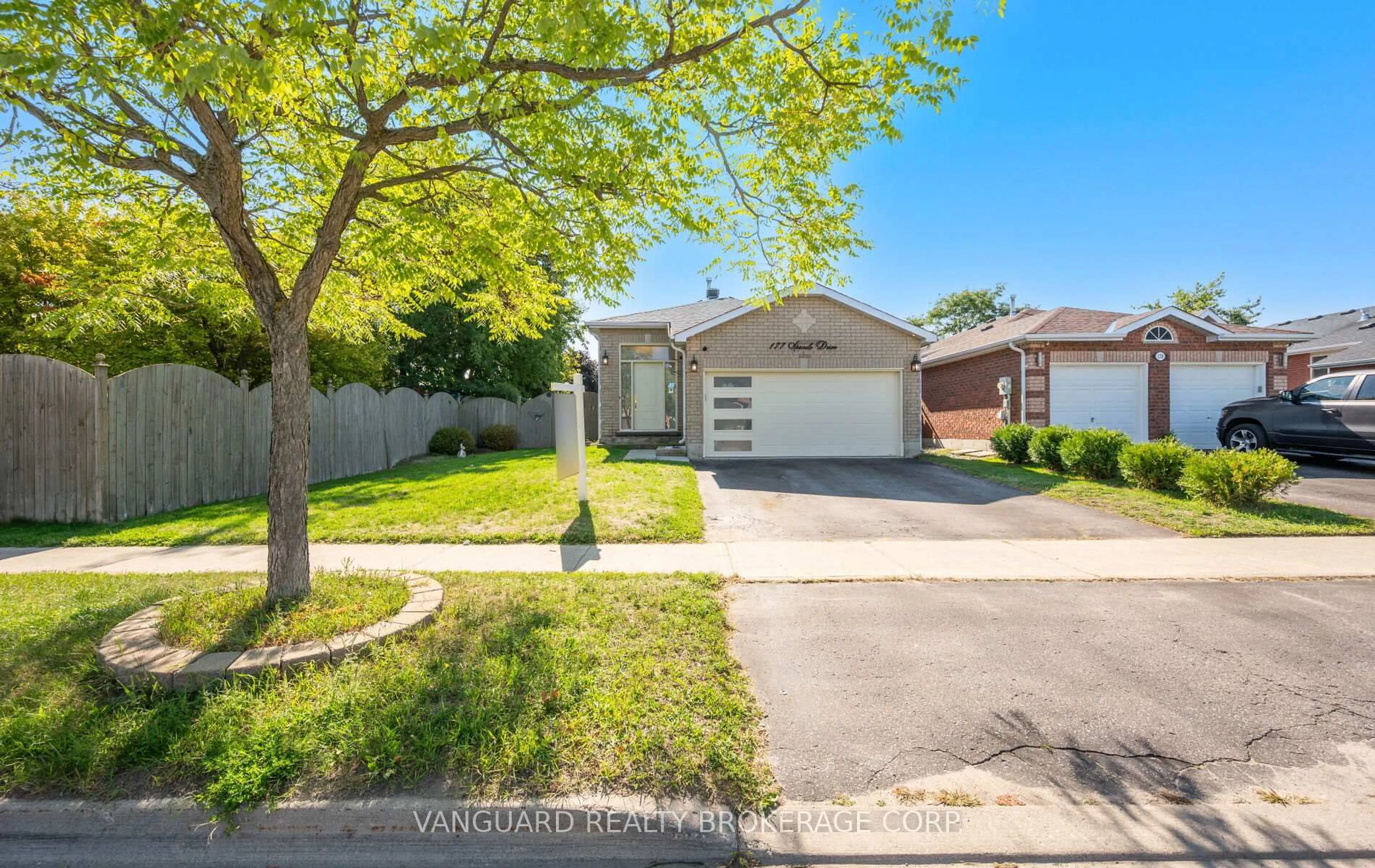 A pic from outside/outdoor area/front of a property/back of a property/a pic from drone, street for 177 Sproule Dr, Barrie Ontario L4N 0P8