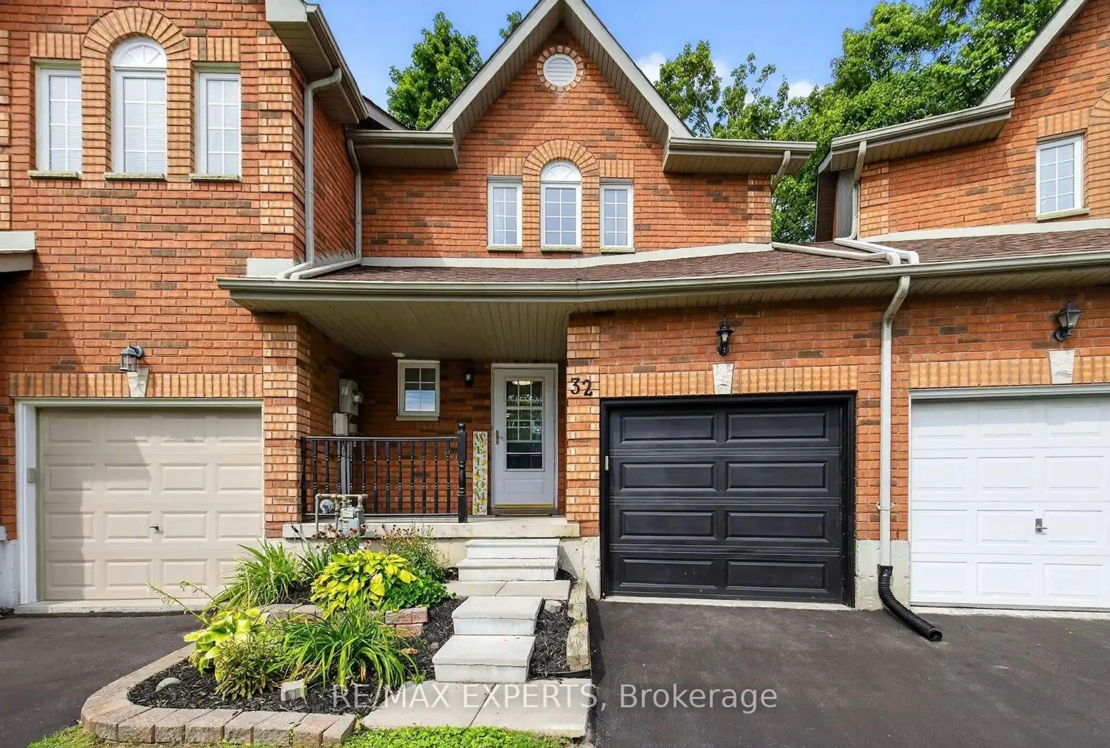 Home with brick exterior material, street for 32 Huitema Crt, Barrie Ontario L4N 9P9