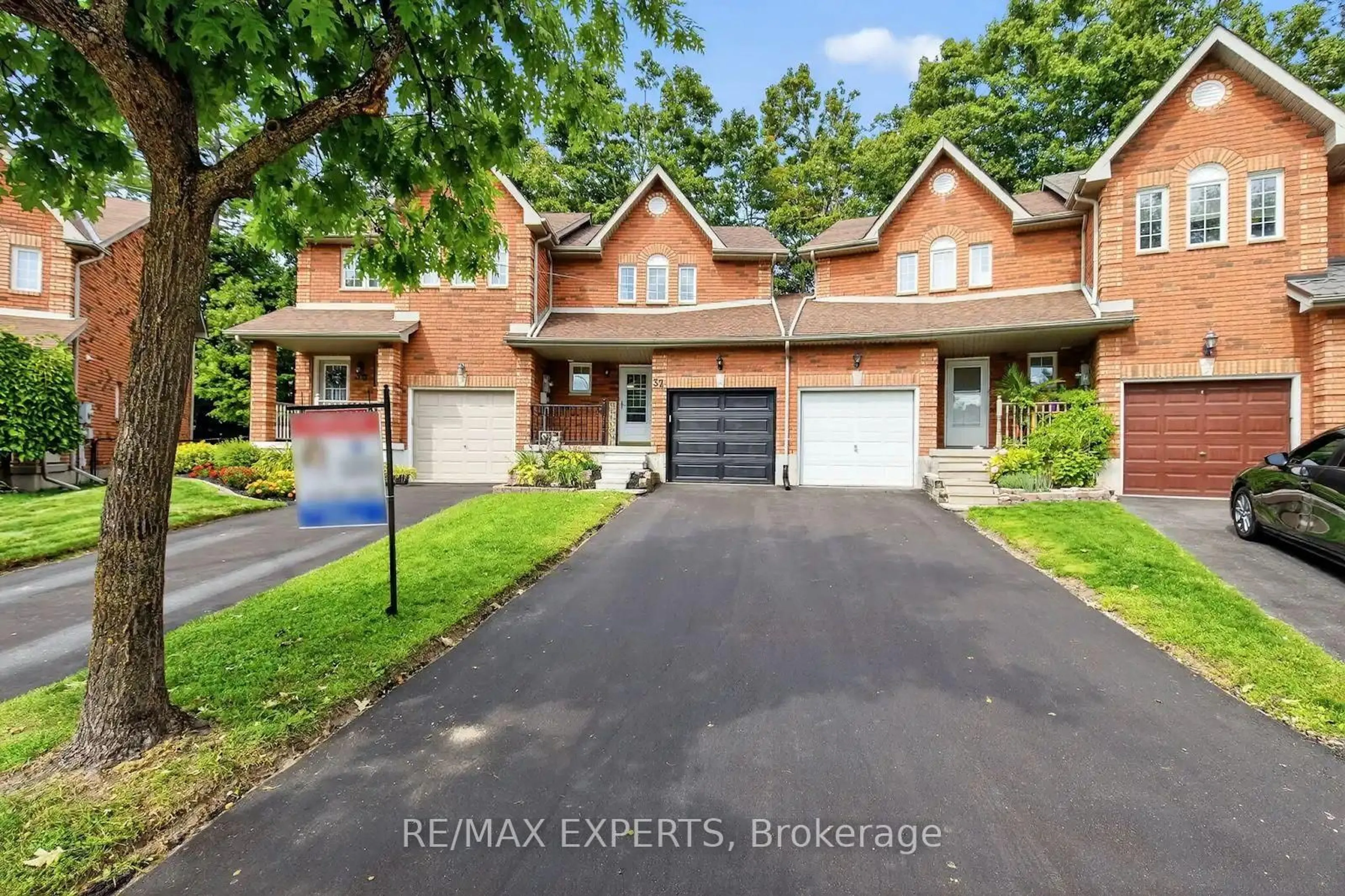 Unknown for 32 Huitema Crt, Barrie Ontario L4N 9P9