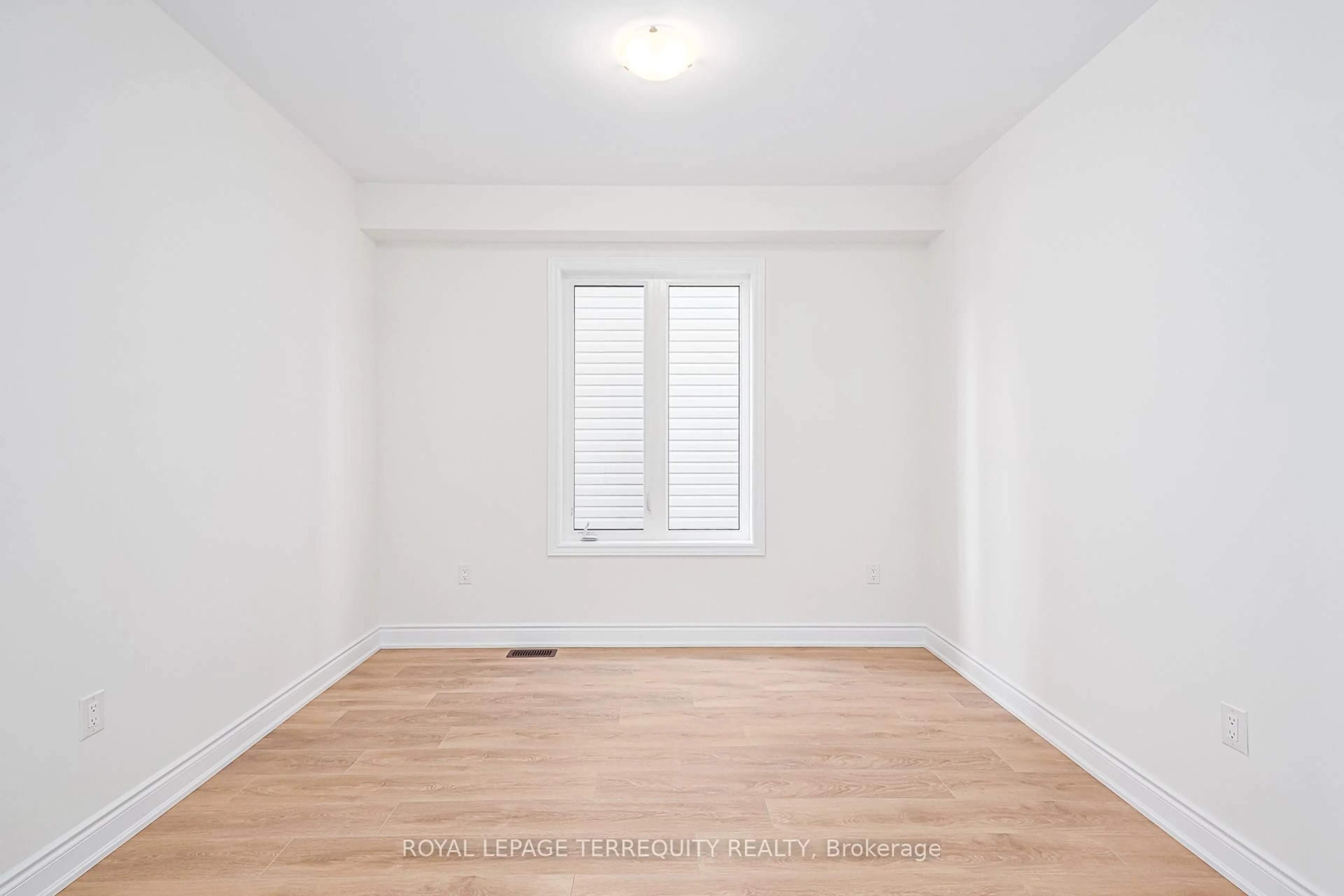 A pic of a room for 21 Mission St, Wasaga Beach Ontario L0M 1S0